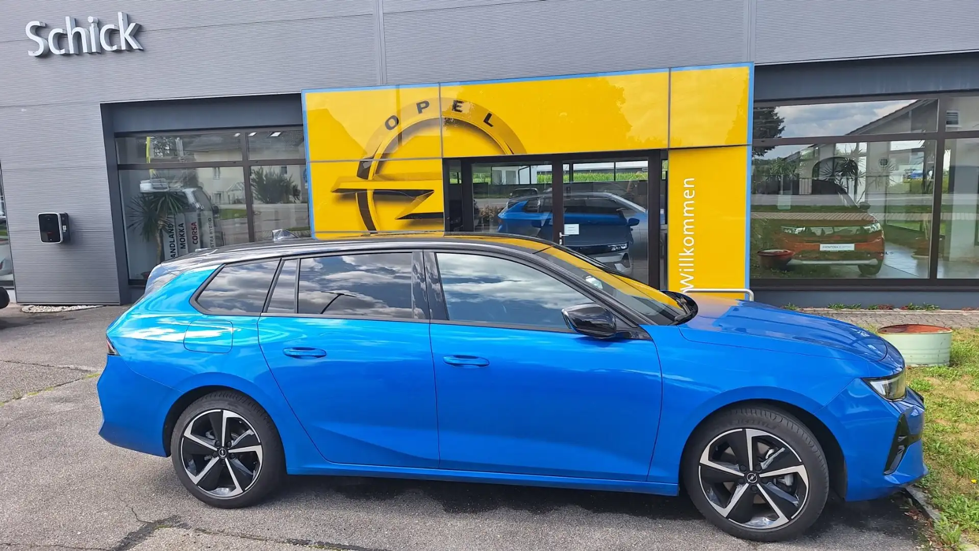 Opel Astra Sports Tourer 1.2 Turbo Automatik GS Blauw - 1