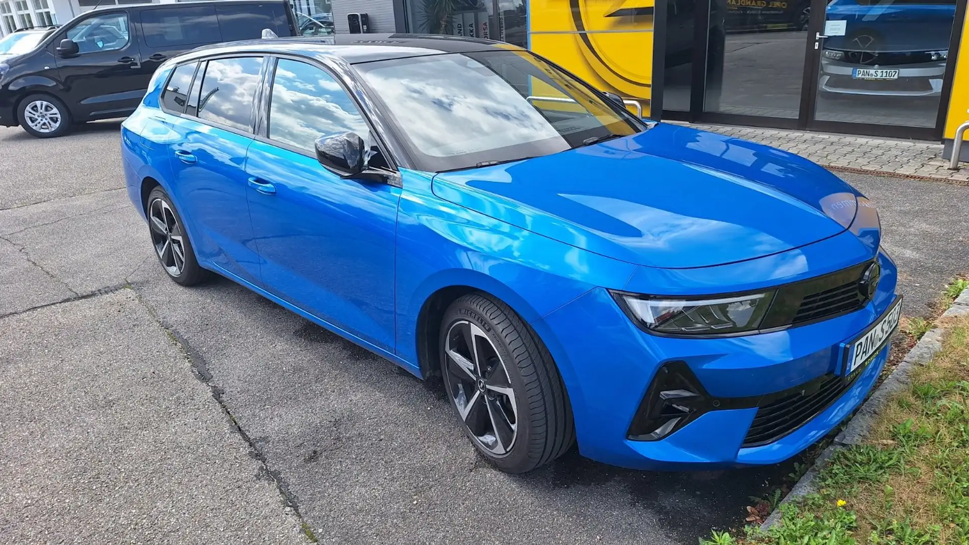 Opel Astra Sports Tourer 1.2 Turbo Automatik GS Blauw - 2