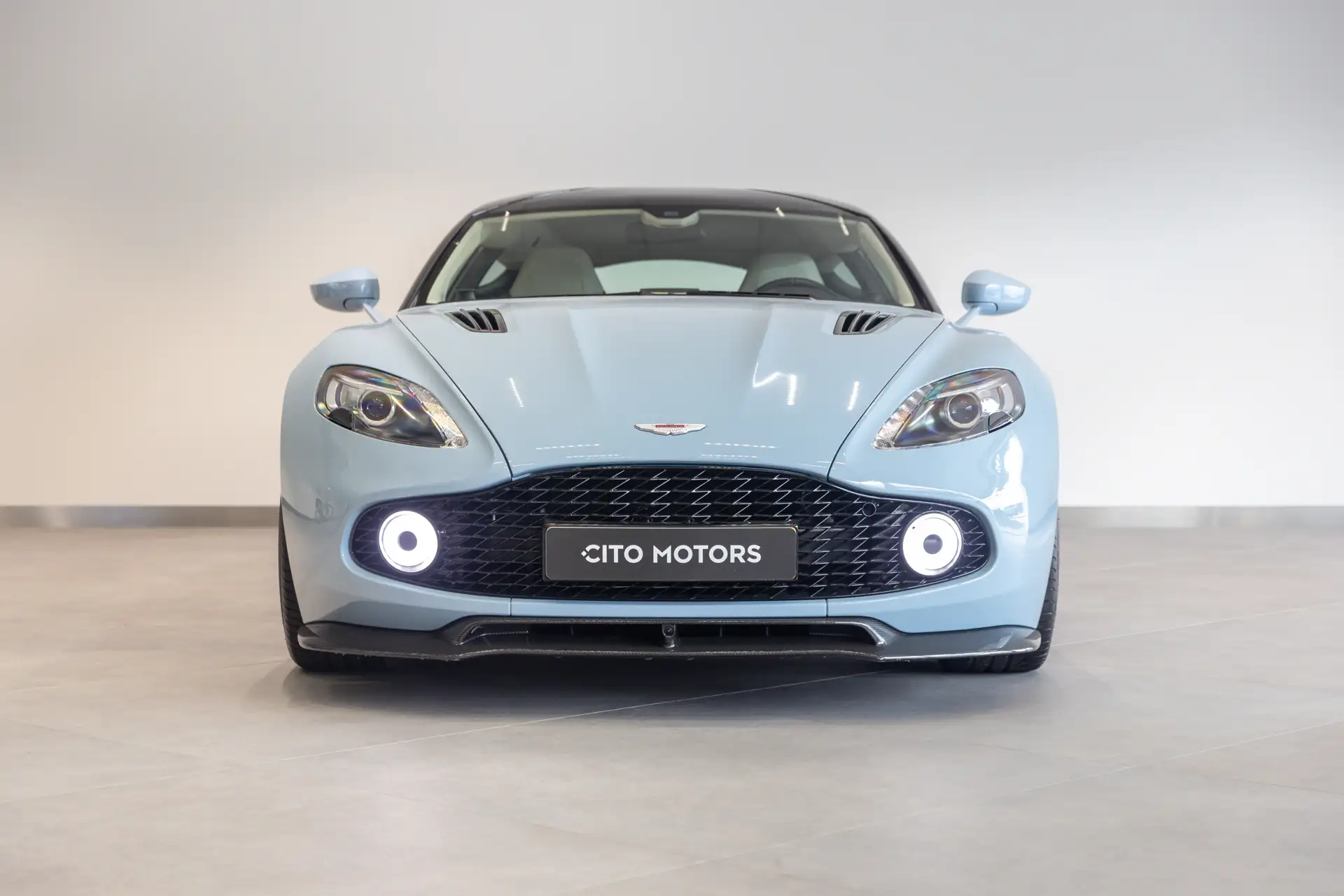 애스턴마틴 뱅퀴시 Coupe 2019 파랑 사진 2