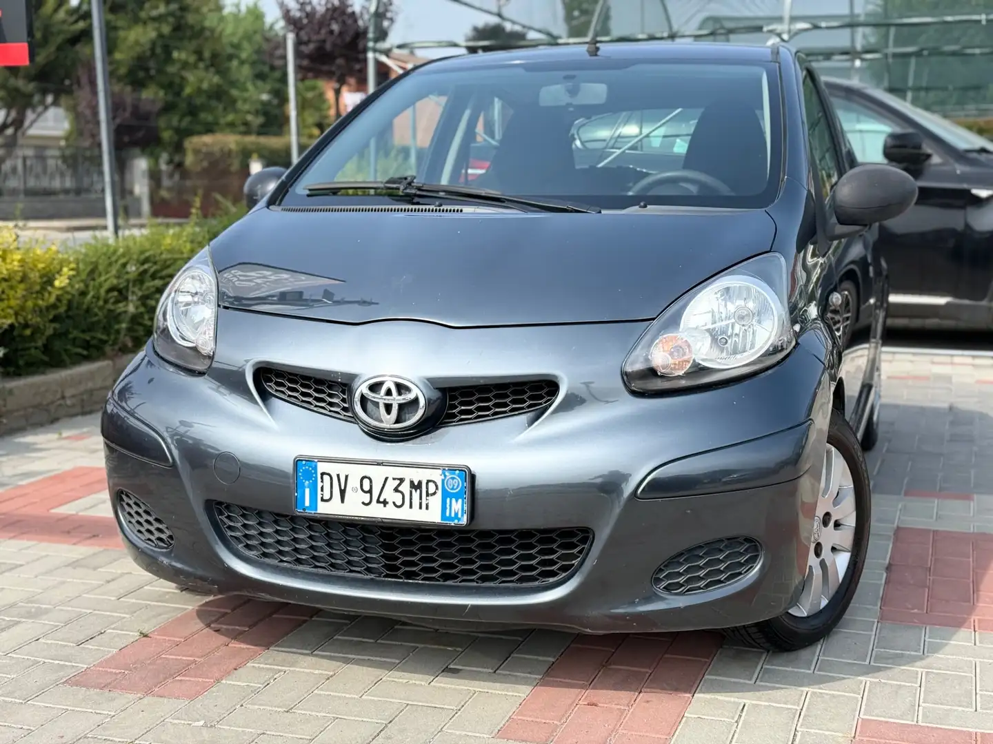 Toyota Aygo 1.0 12V VVT-i 5 porte Sol Grigio - 1