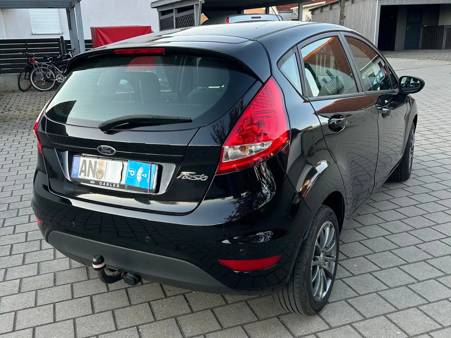 Ford Fiesta Fiesta 1.25 Ambiente Schwarz - 2