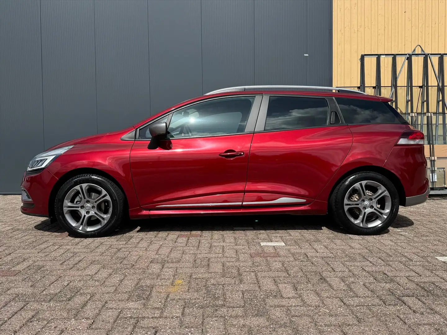 Renault Clio TCe 120pk Intens GT-Line | NL Auto | Cruise | Clim Piros - 2