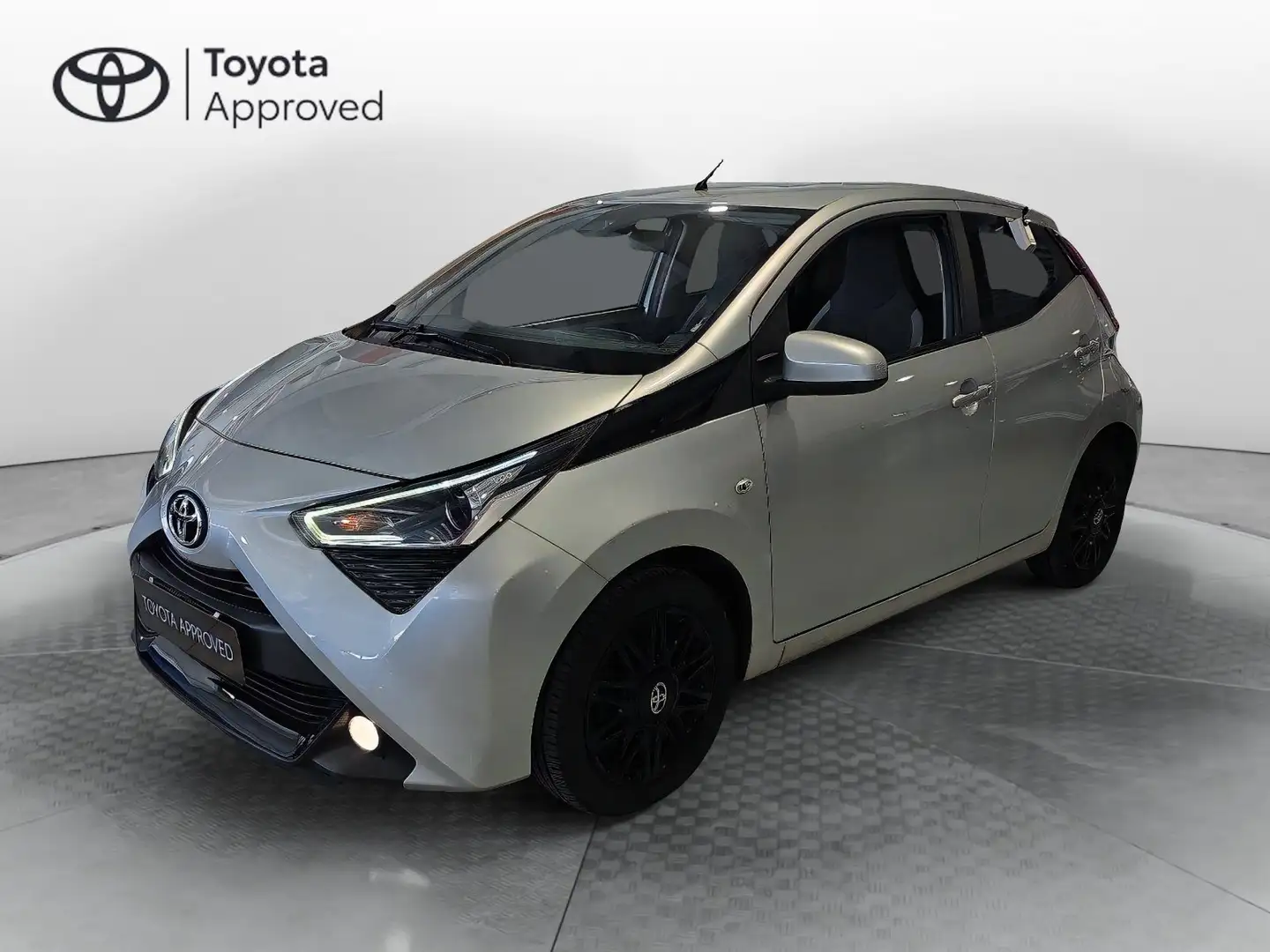 Toyota Aygo Connect 1.0 VVT-i 72 CV 5 porte x-play MMT Gris - 1