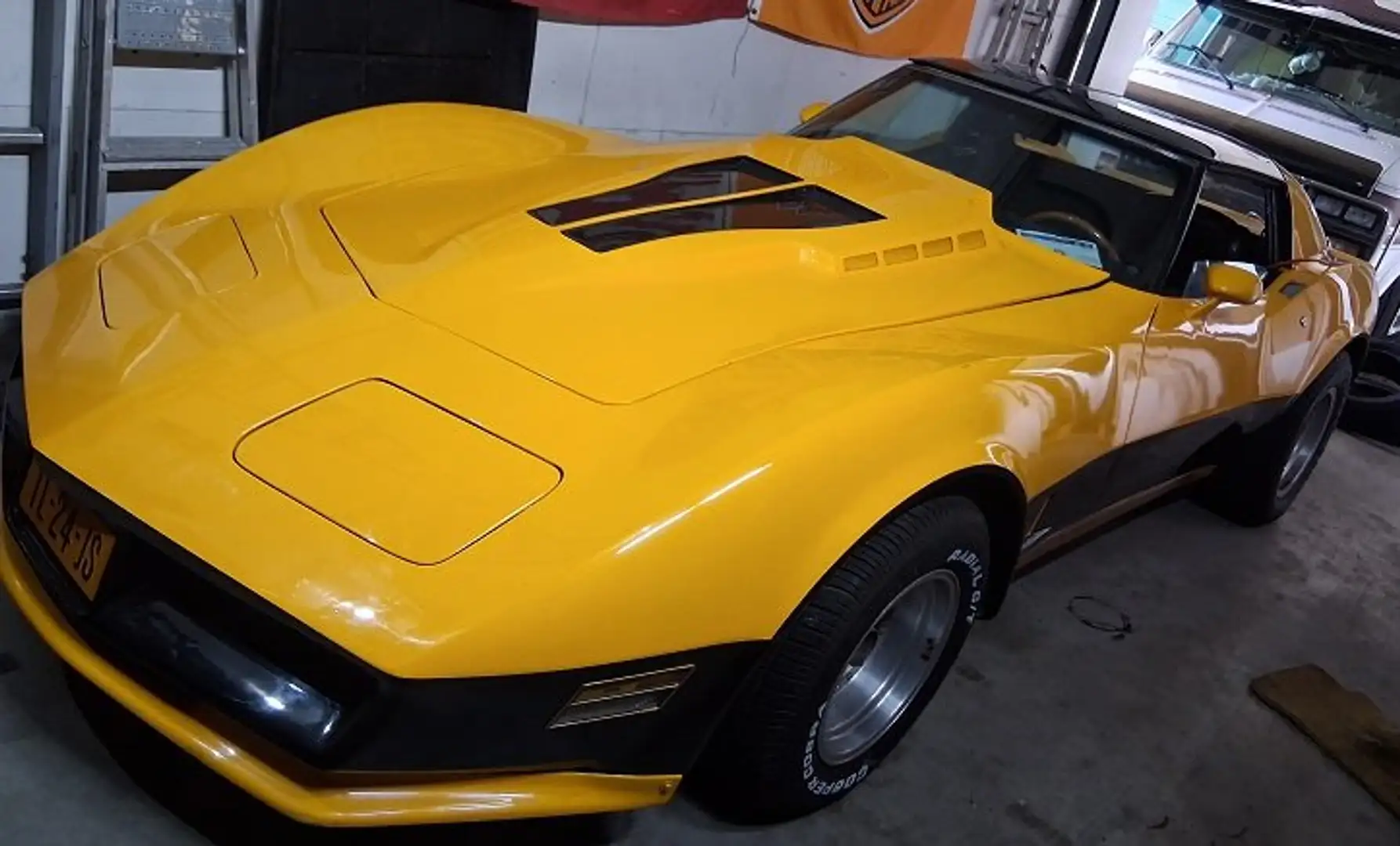 Chevrolet Corvette C3 Galben - 1
