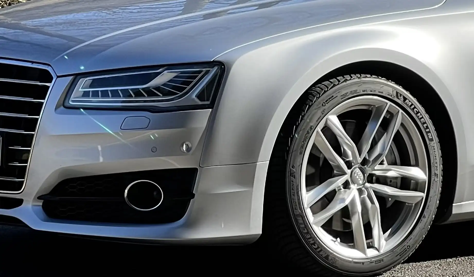 Audi A8 A8 4.0 TFSI cylinder on demand quattro tiptronic Grau - 1