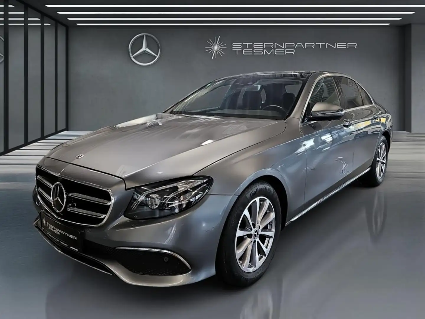 Mercedes-Benz E 220 d AVANTGARDE+COMAND+WIDE+PANO+DISTR+AHK Gris - 1