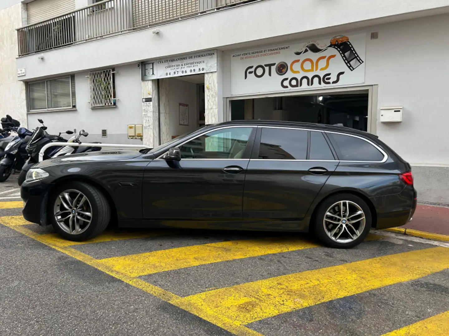 BMW 525 (F11) 525DA 218CH LUXE Gris - 2