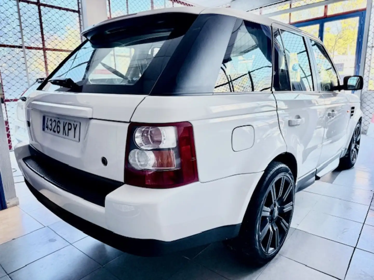 Land Rover Range Rover Sport 2.7TDV6 HSE Aut. Blanc - 2