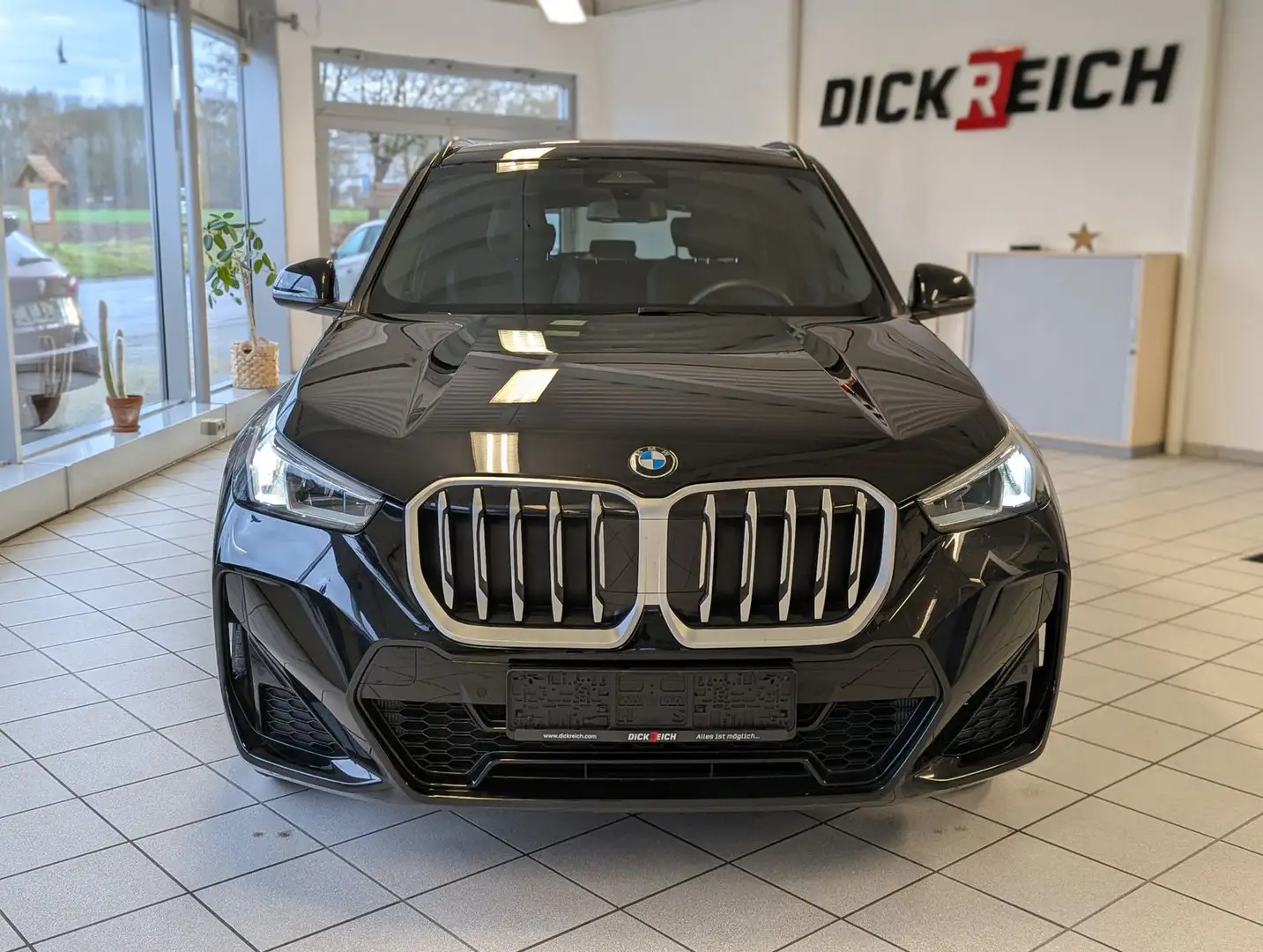 BMW X1 18d sDrive M-Sport Travel-Paket Pano Cam AHK Schwarz - 2