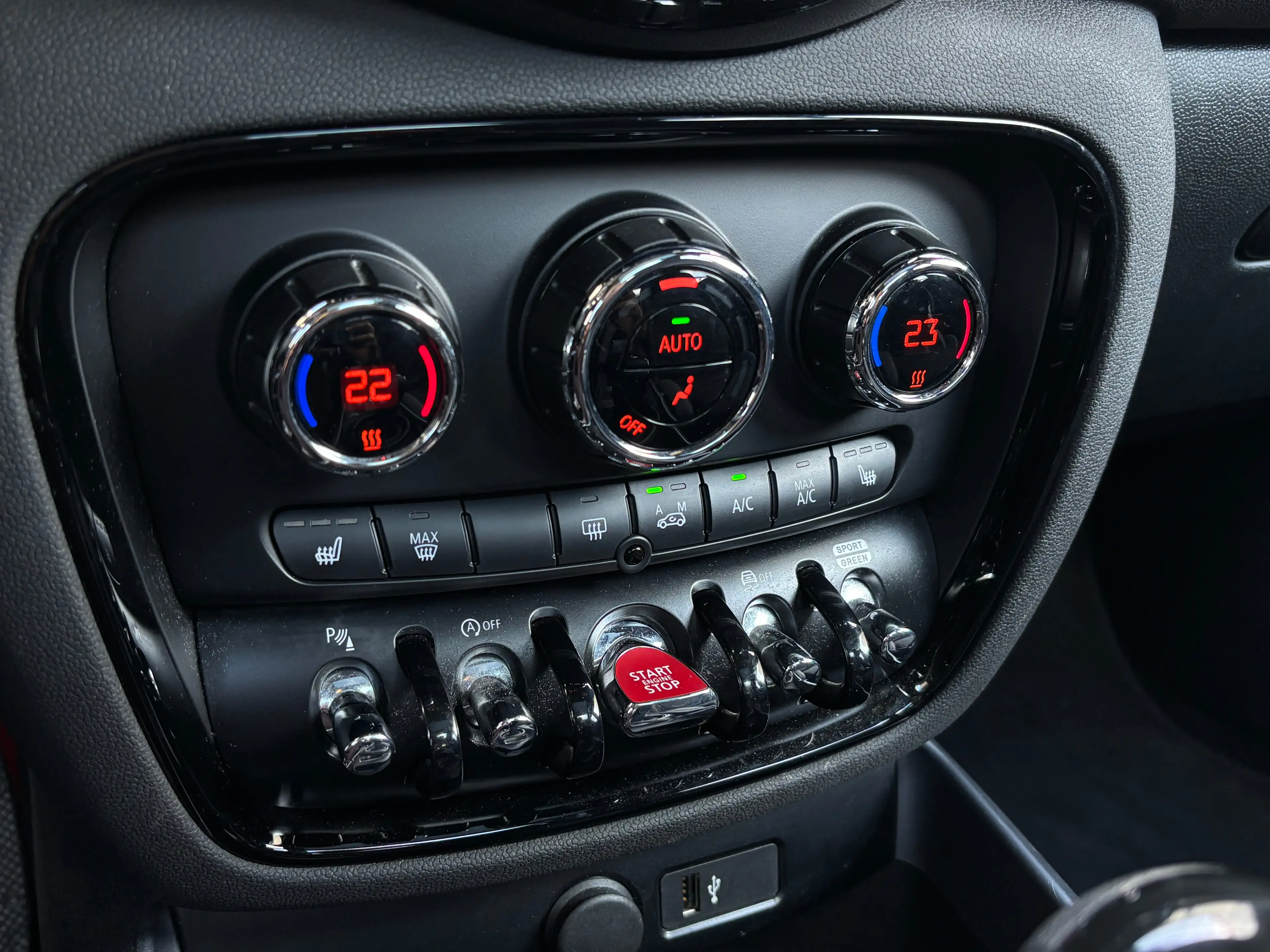 MINI Cooper SD Clubman Cooper SD All4/Pano/Keyless/HUD/H&K — photo 12