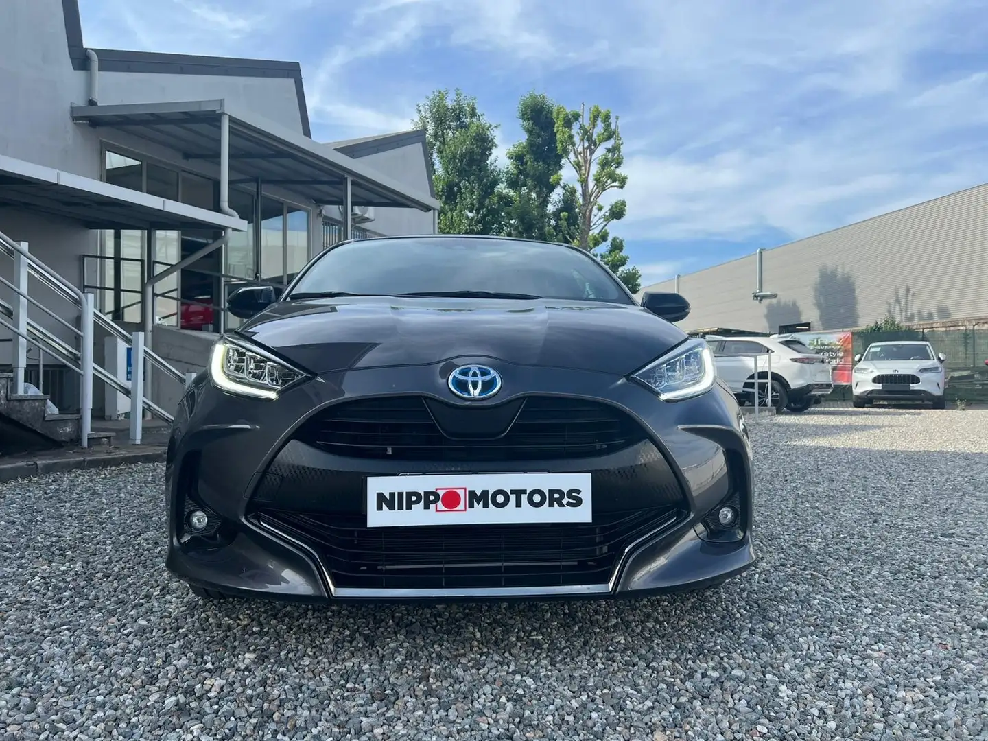 Toyota Yaris Yaris 1.5h Lounge Gris - 2