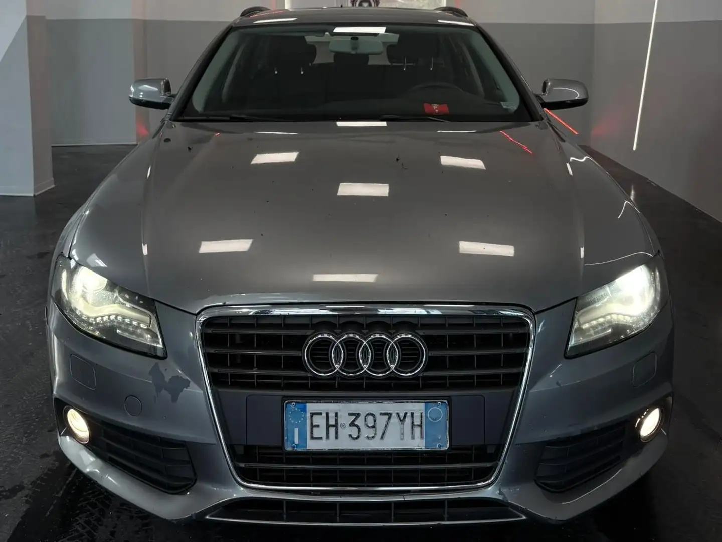 Audi A4 A4 2.0 tdi Advance PLUS Grau - 1