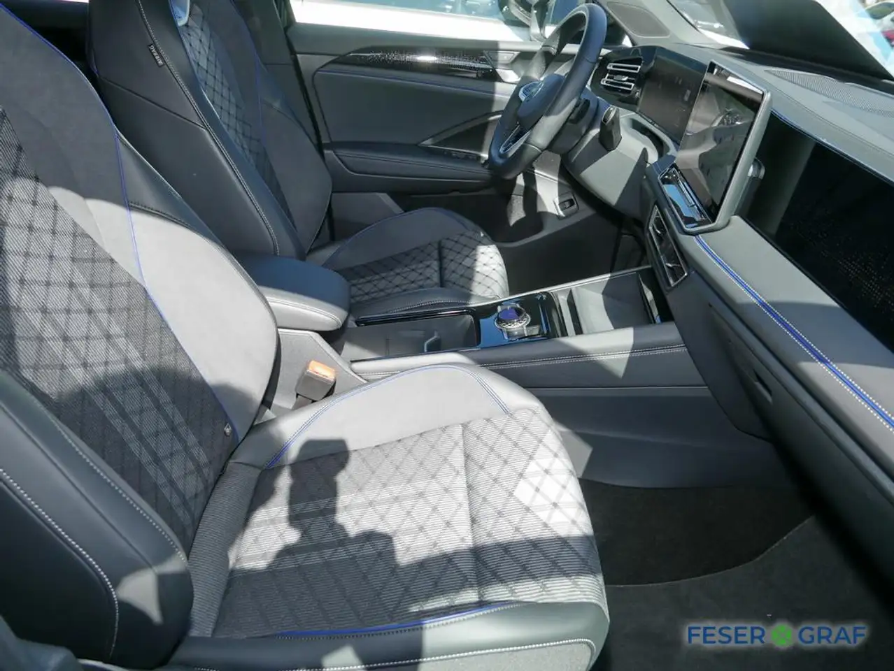 Volkswagen Tiguan 2.0 TDI 4M R-Line Black AHK Matrix Pano 8