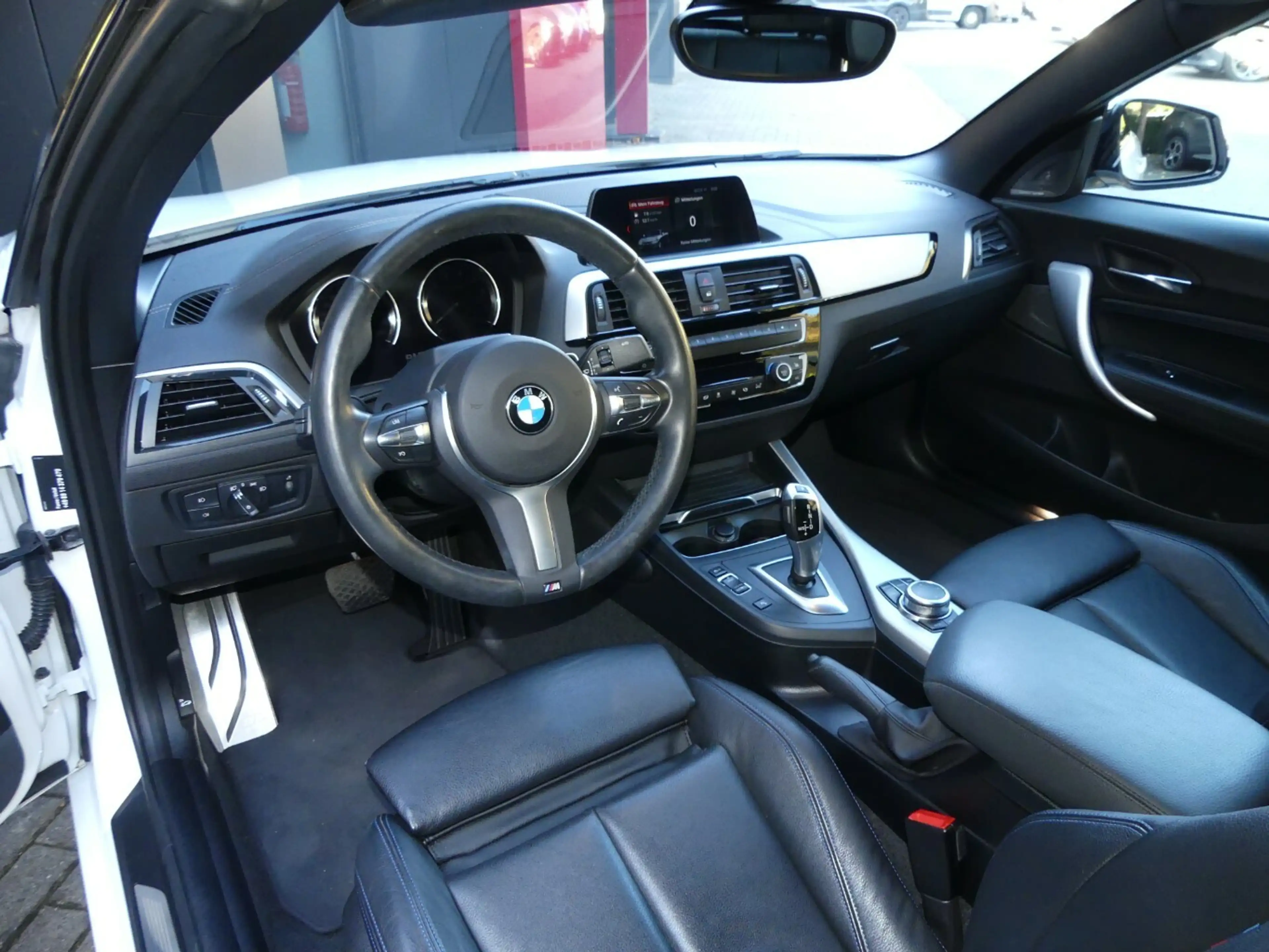 BMW 220 Cabrio M Sport — photo 8