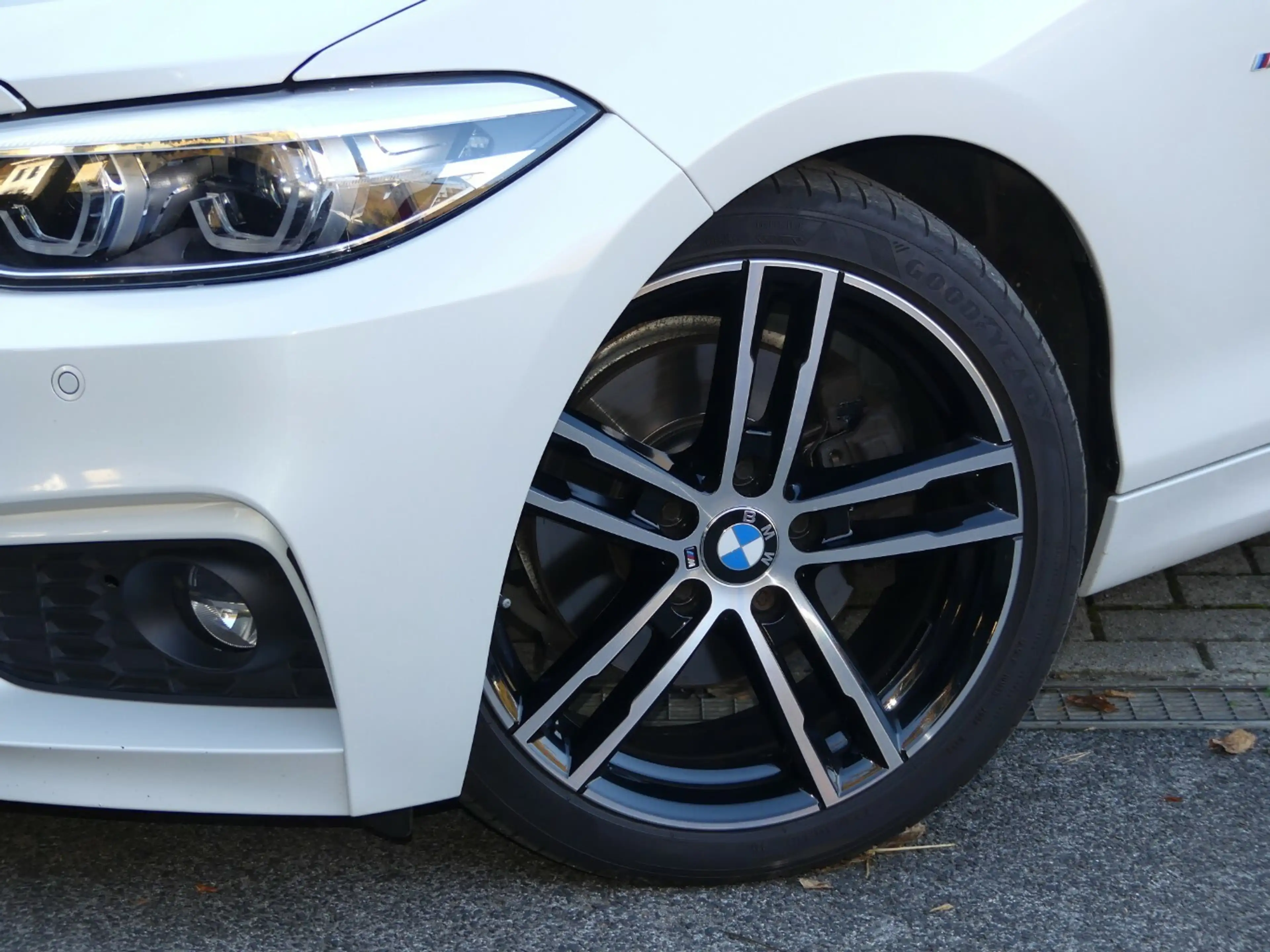 BMW 220 Cabrio M Sport — photo 4