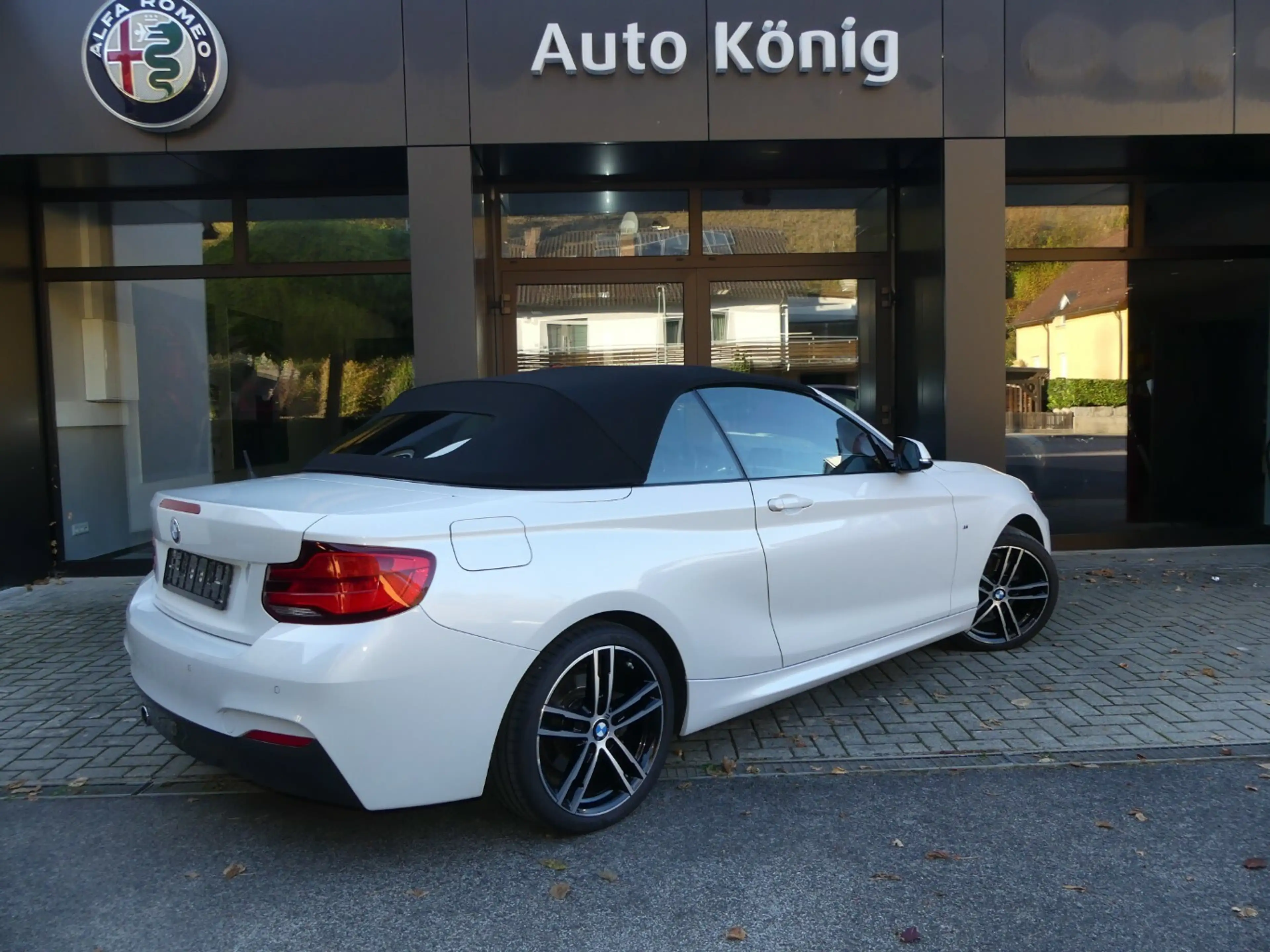 BMW 220 Cabrio M Sport — photo 2