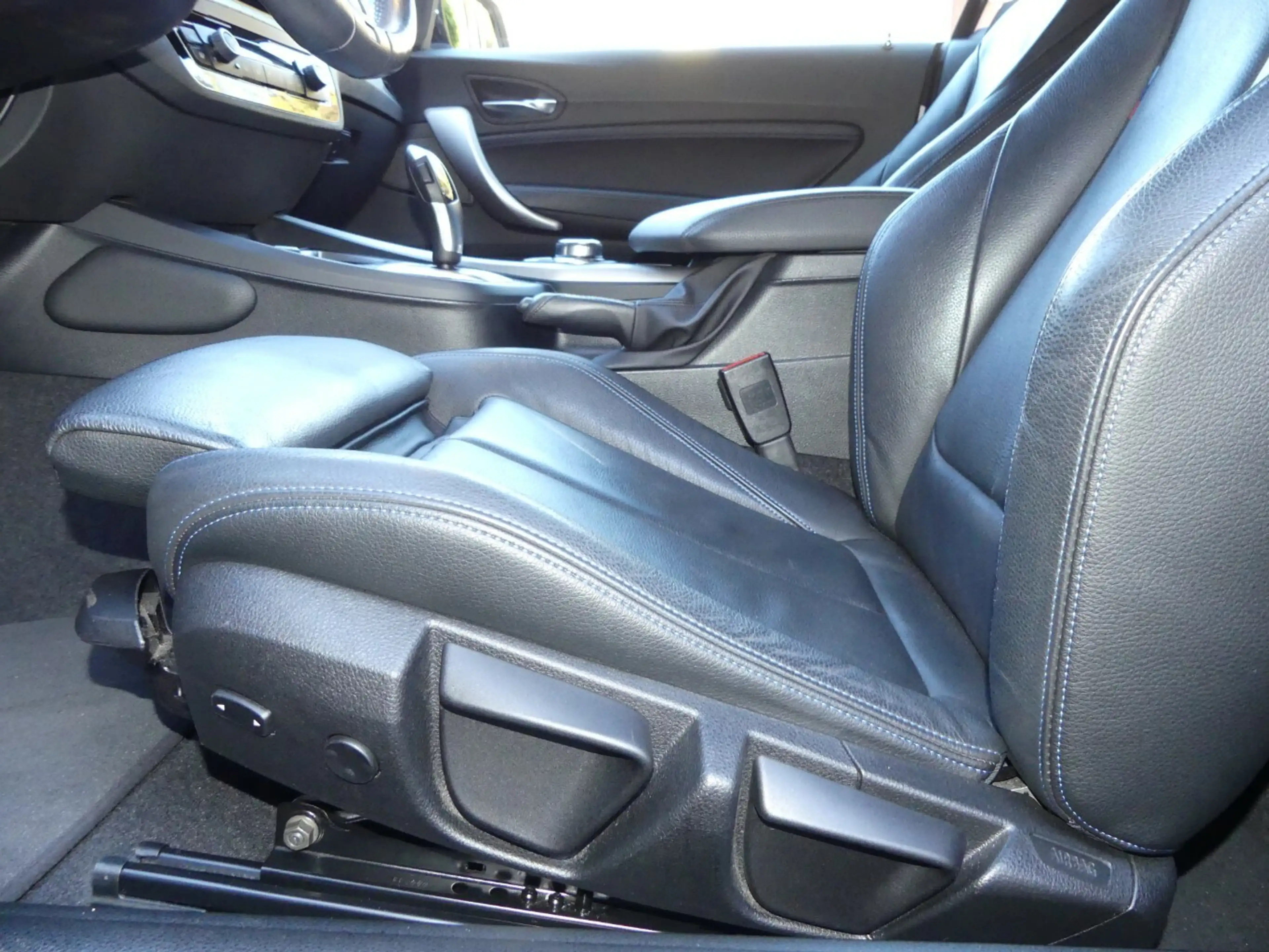 BMW 220 Cabrio M Sport — photo 9