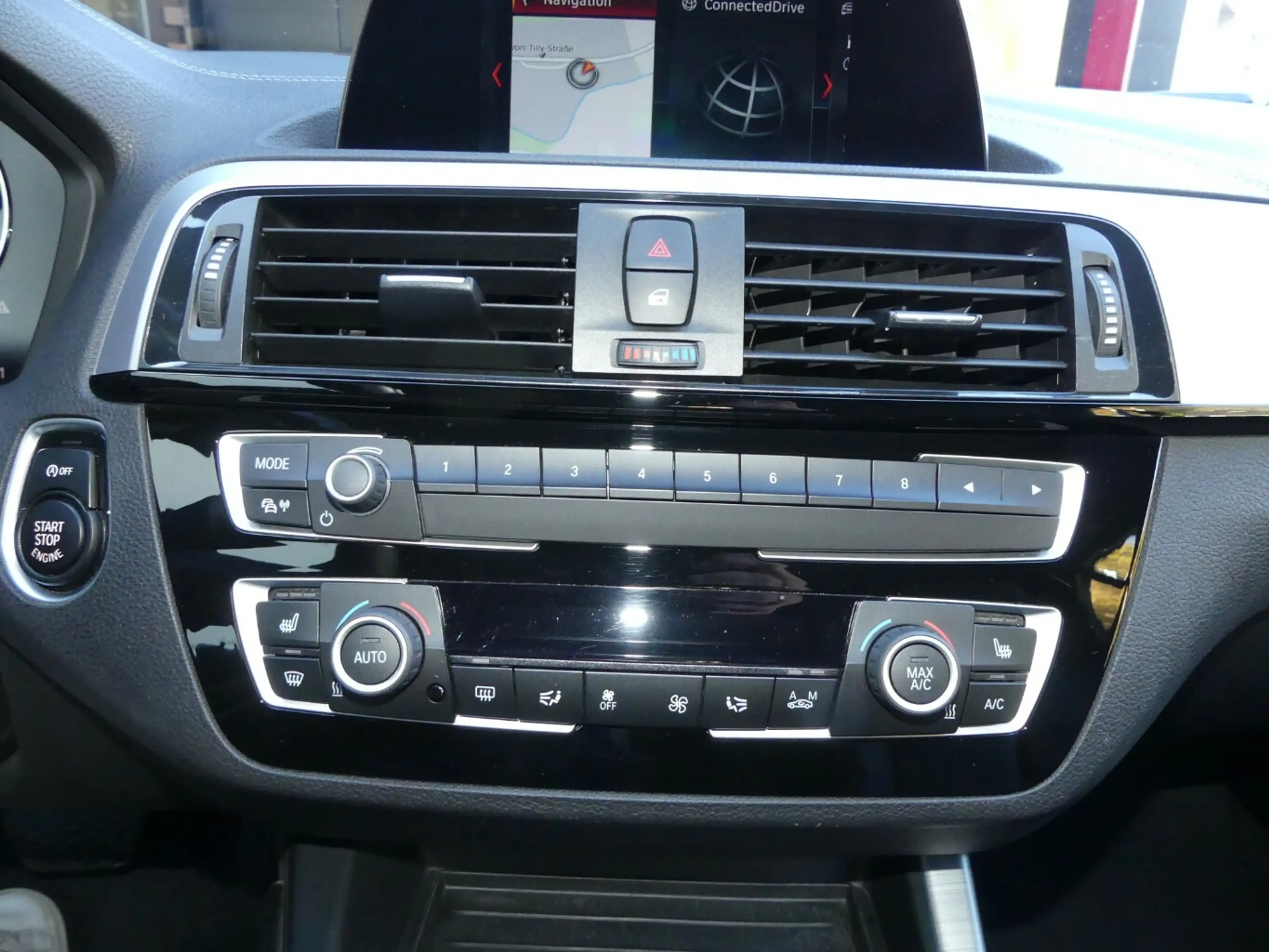 BMW 220 Cabrio M Sport — photo 13