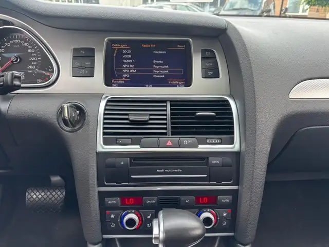 Audi Q7 view 20