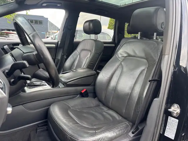 Audi Q7 view 11