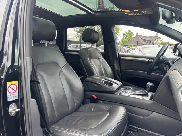 Audi Q7 view 12
