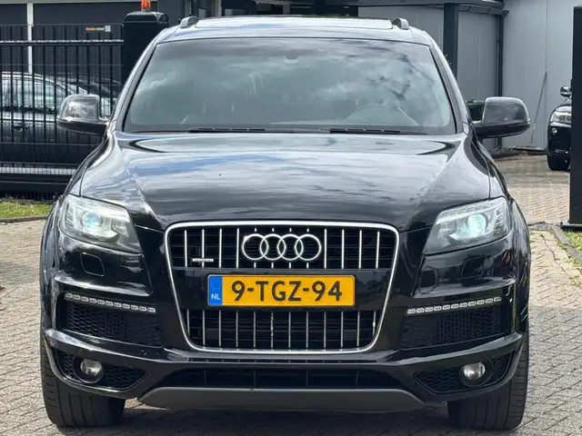 Audi Q7 view 2