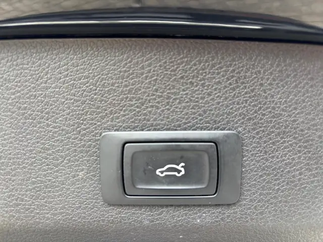 Audi Q7 view 17