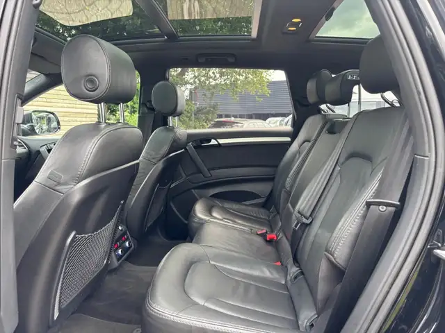 Audi Q7 view 14