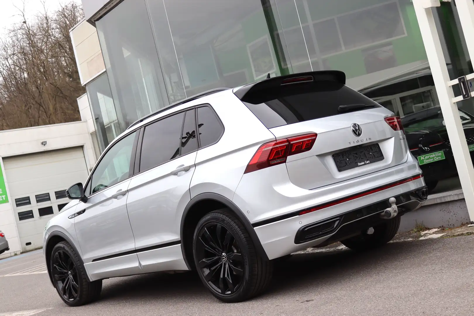 Volkswagen Tiguan R-LINE 2.0TDI 4 MOTION 200CV BLACK DSG PANO CAM360 Silber - 2