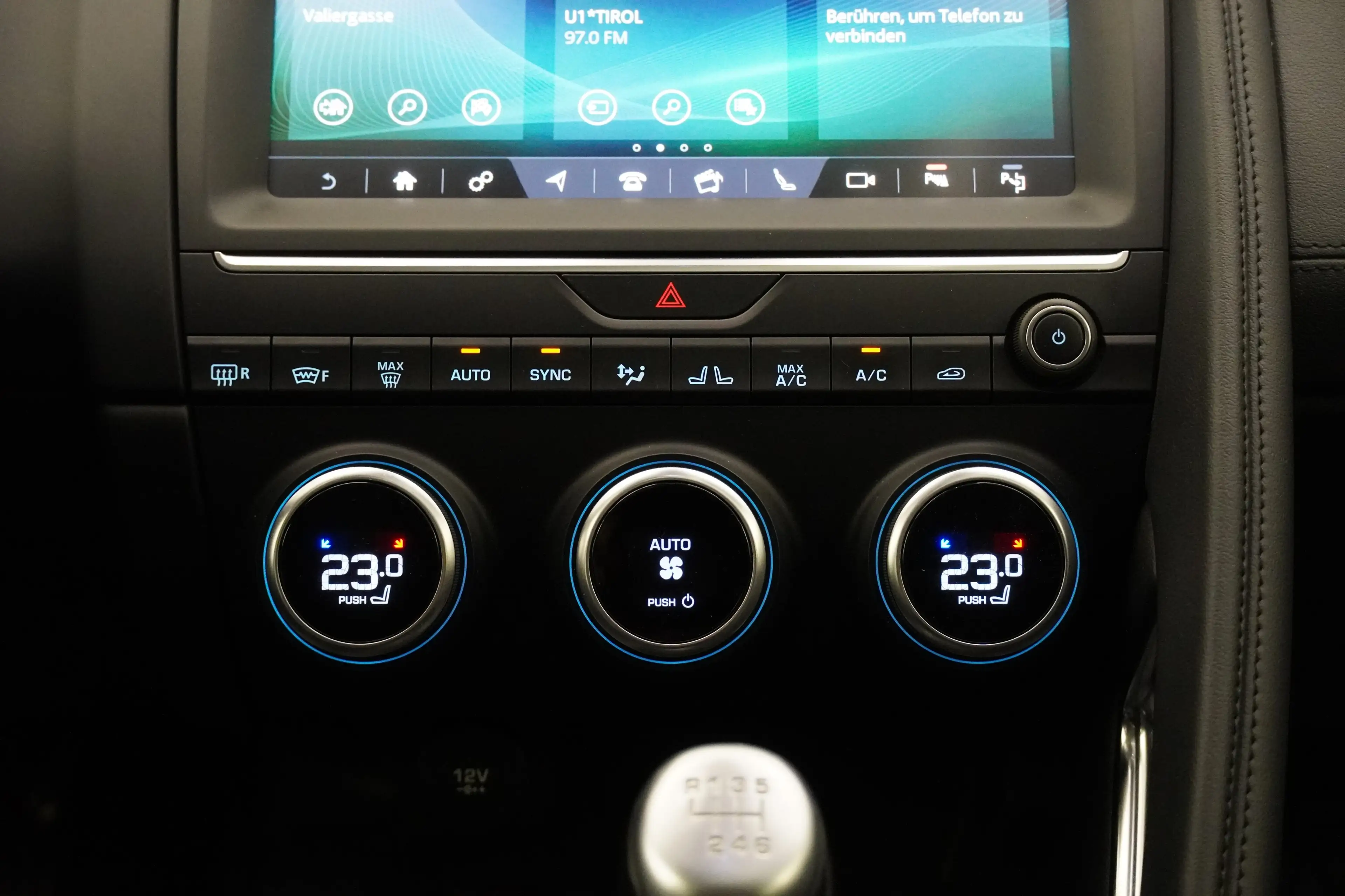 Jaguar E-Pace 2,0DI4 D150 S AWD — photo 12