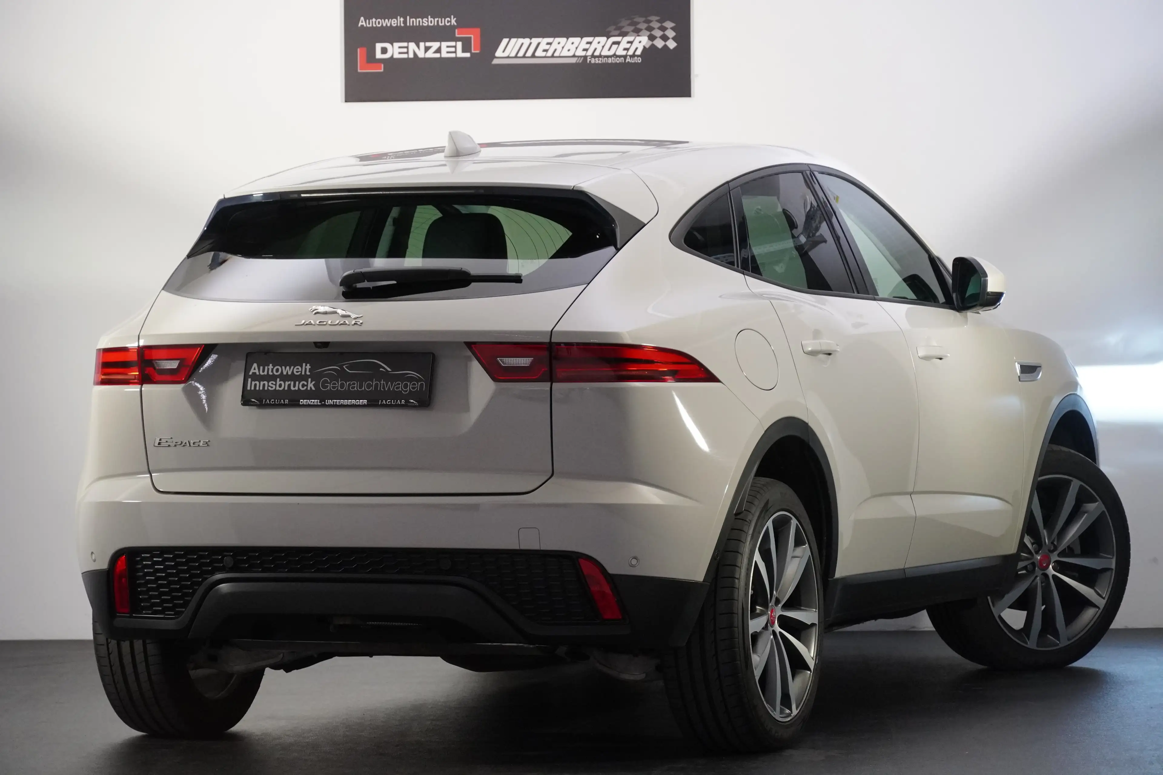 Jaguar E-Pace 2,0DI4 D150 S AWD — photo 4