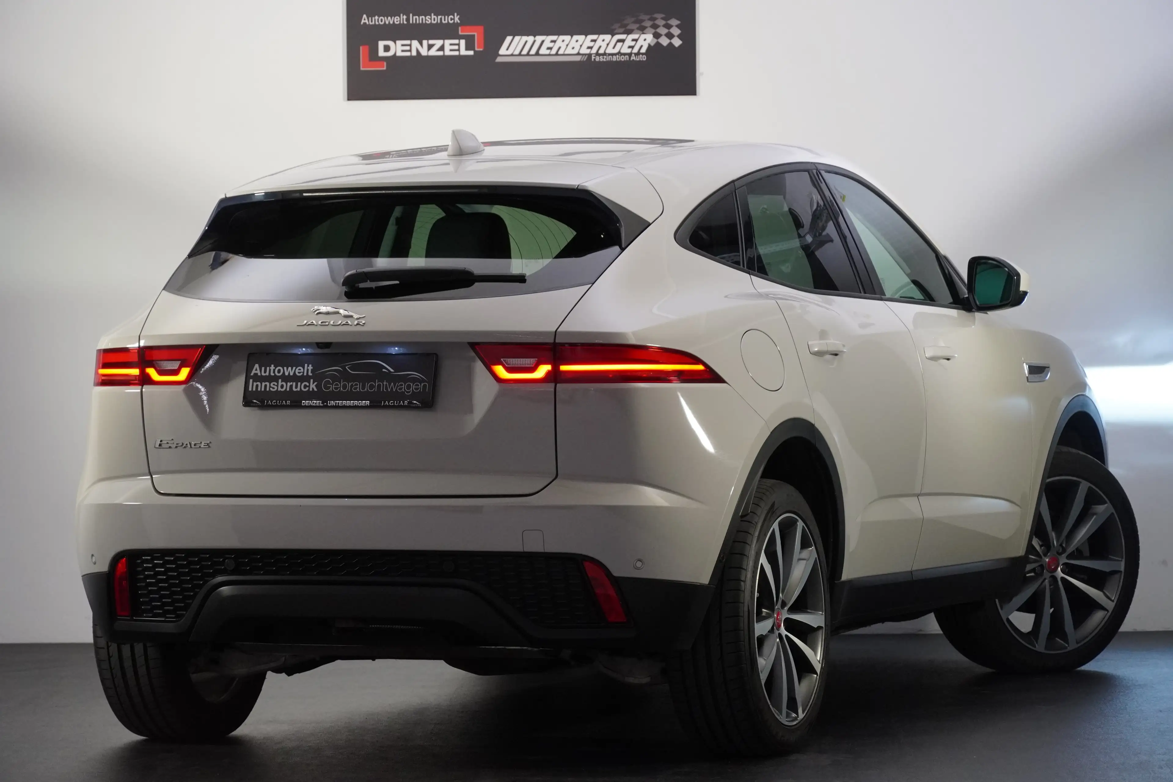 Jaguar E-Pace 2,0DI4 D150 S AWD — photo 3