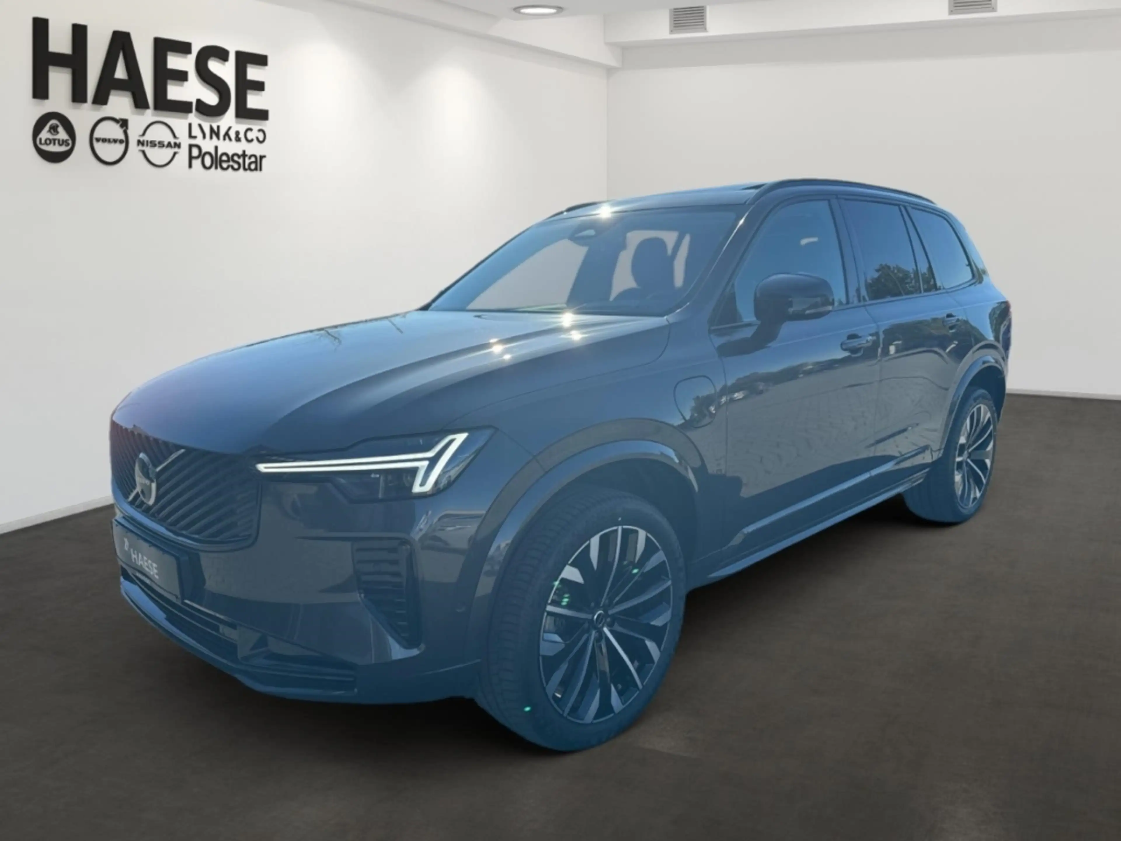 Volvo XC90 T8 Plus Dark Plug-In Hybrid AWD 7-Sitzer HUD Stand