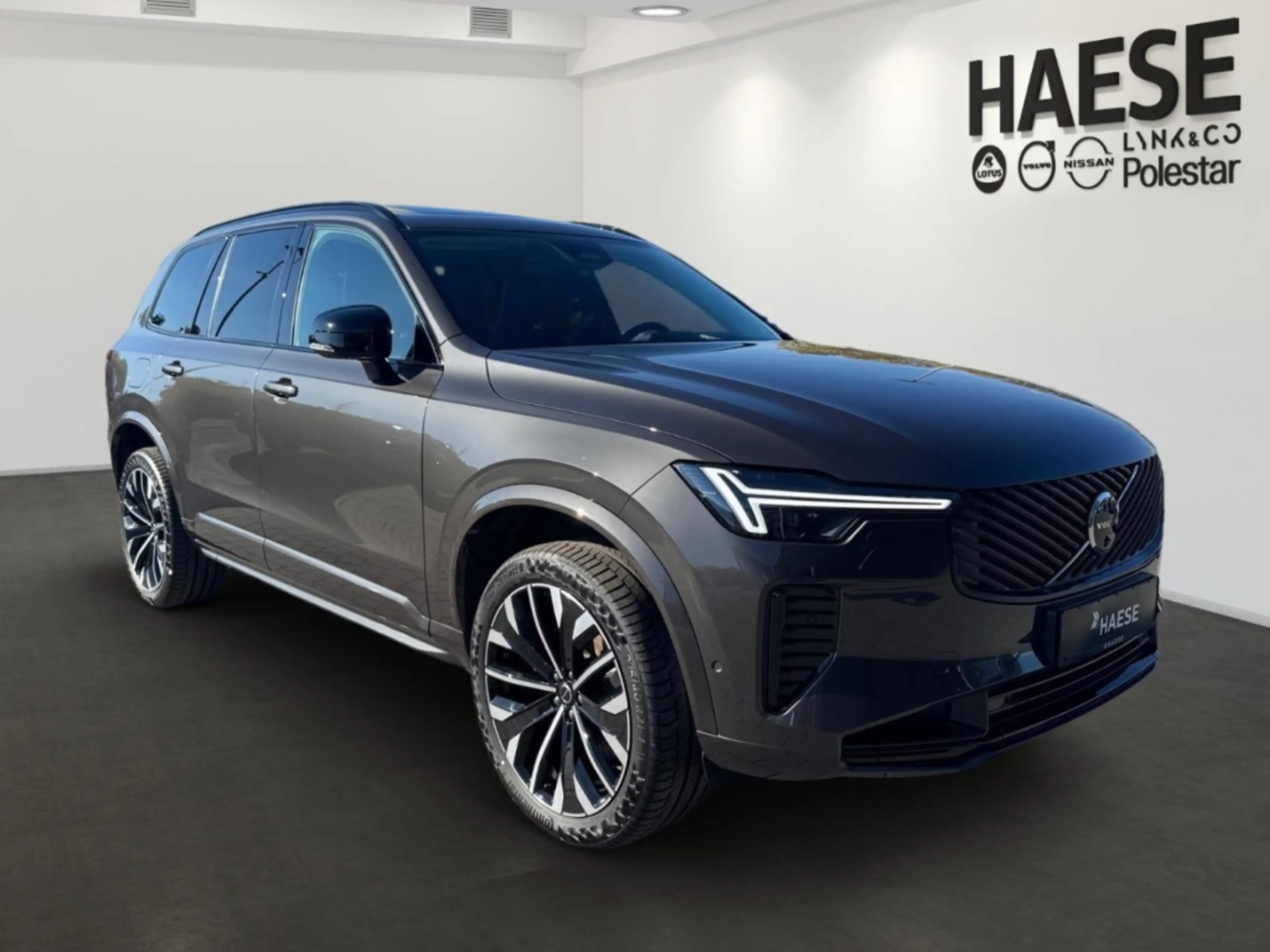 Volvo XC90 T8 Plus Dark Plug-In Hybrid AWD 7-Sitzer HUD Stand — photo 3