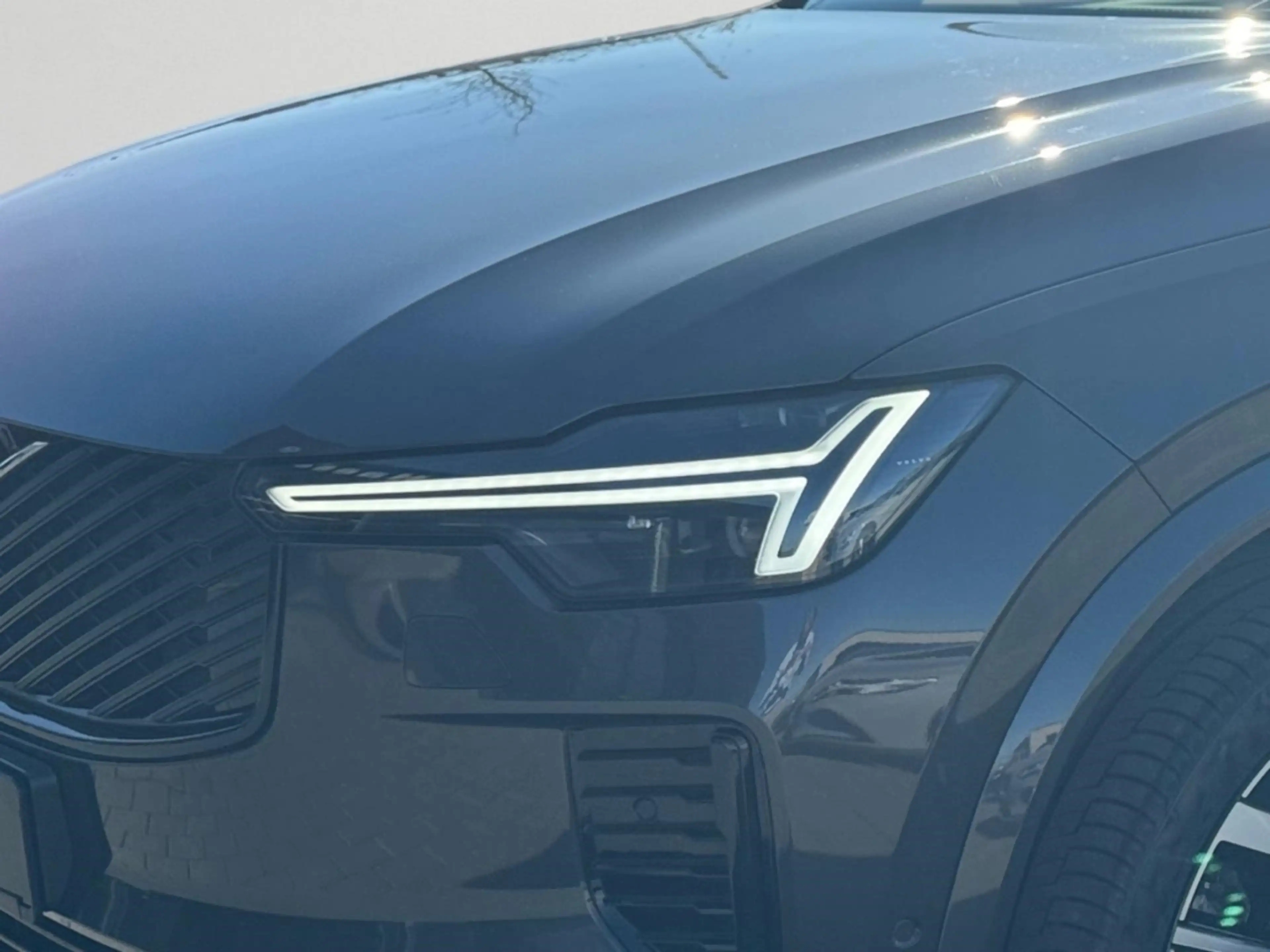 Volvo XC90 T8 Plus Dark Plug-In Hybrid AWD 7-Sitzer HUD Stand — photo 9
