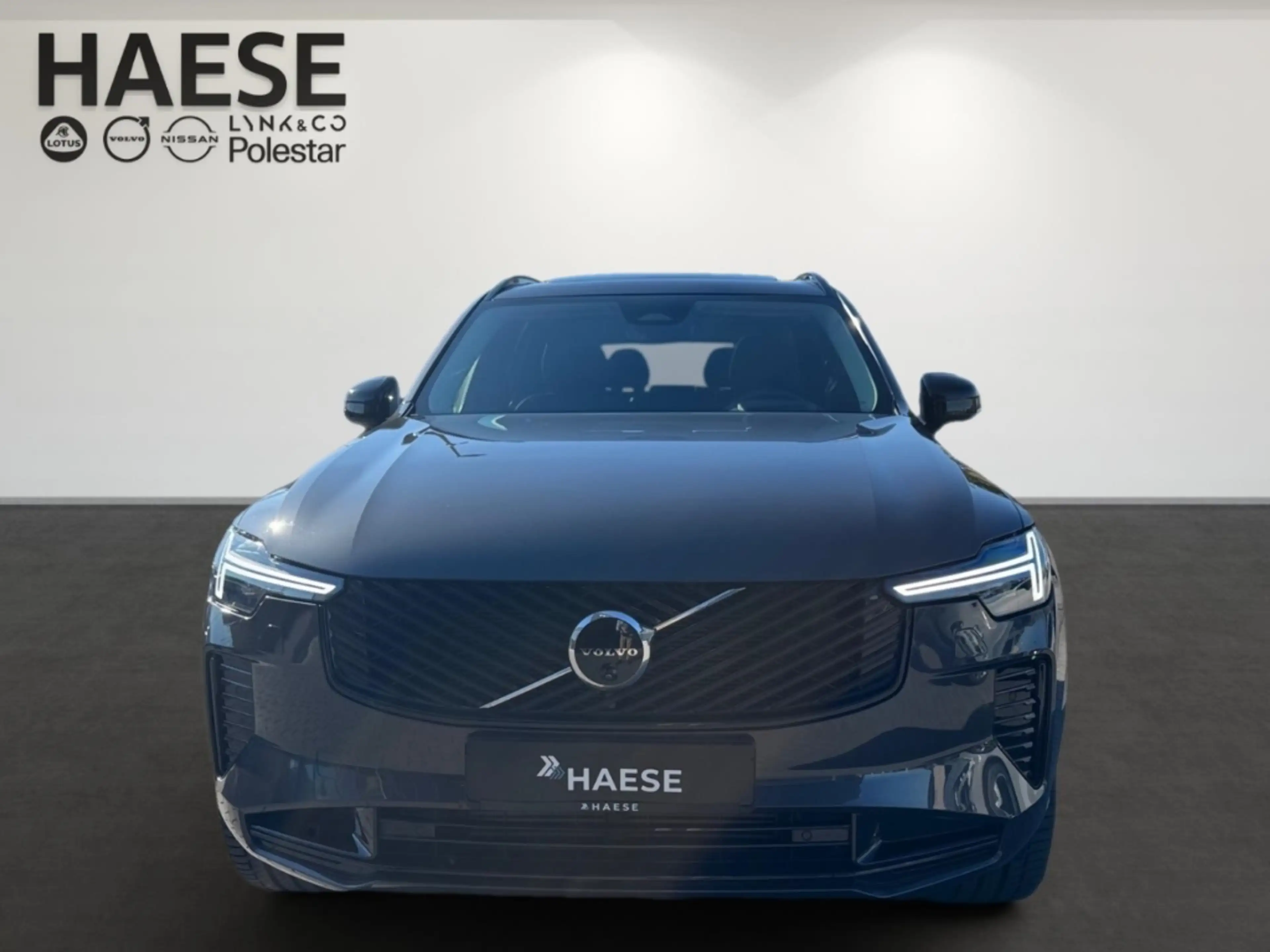 Volvo XC90 T8 Plus Dark Plug-In Hybrid AWD 7-Sitzer HUD Stand — photo 2