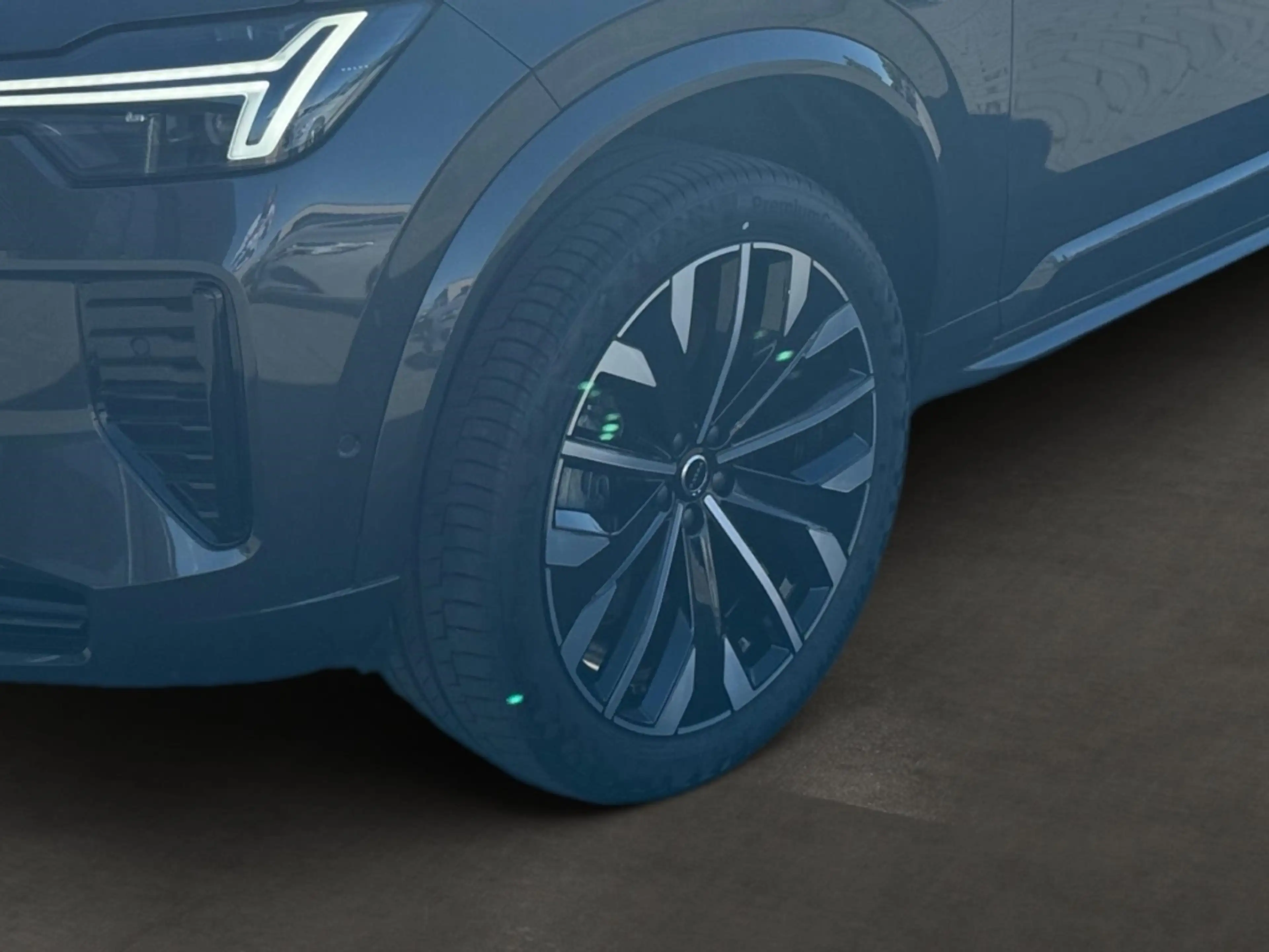 Volvo XC90 T8 Plus Dark Plug-In Hybrid AWD 7-Sitzer HUD Stand — photo 10