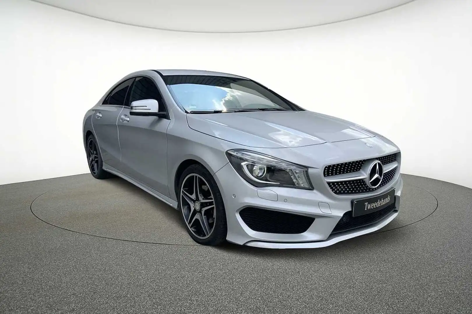 Mercedes-Benz CLA 180 Coupé Argintiu - 1