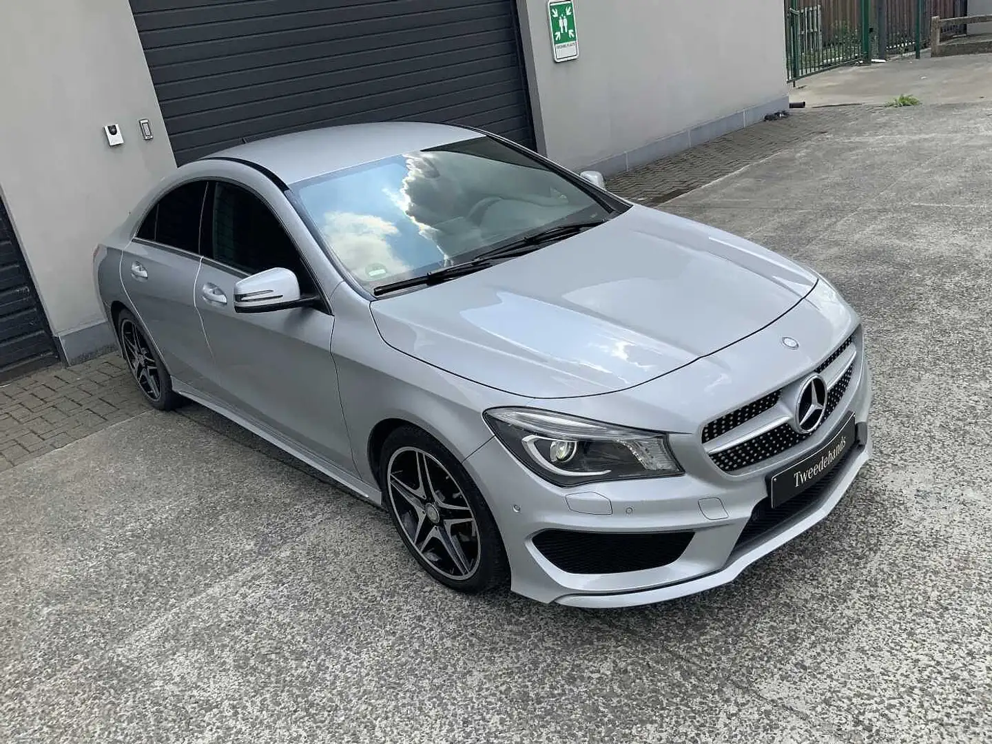 Mercedes-Benz CLA 180 Coupé Argintiu - 2
