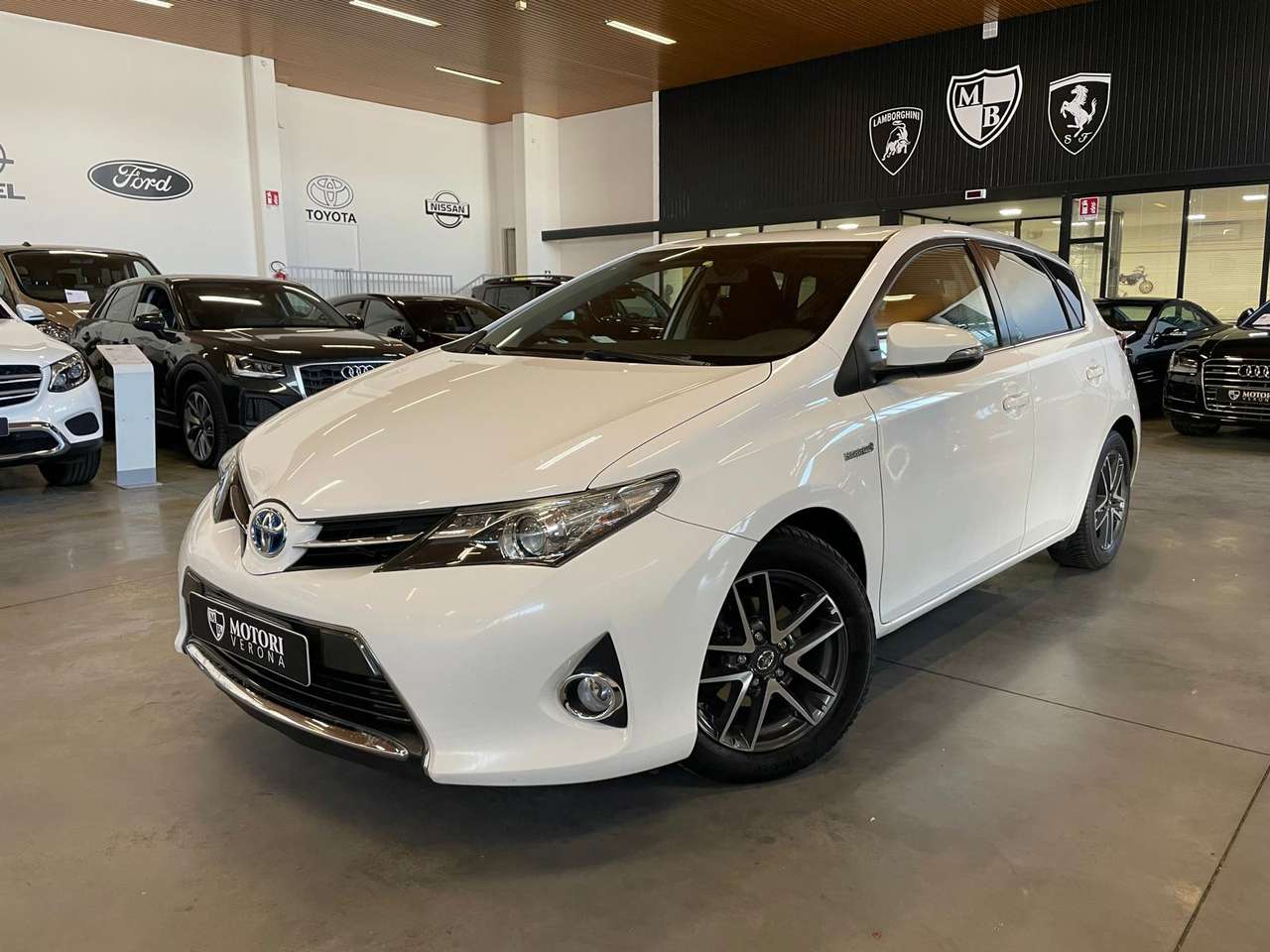 Toyota Auris Auris II 2013 5p 1.8h Active
