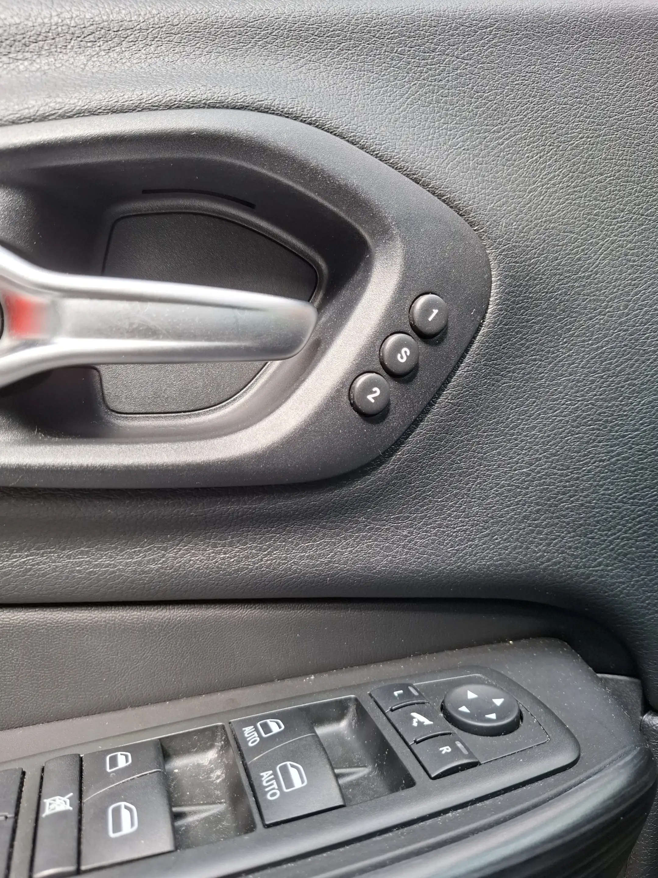 Jeep Cherokee Limited 4WD Vollausstattung ! — photo 15