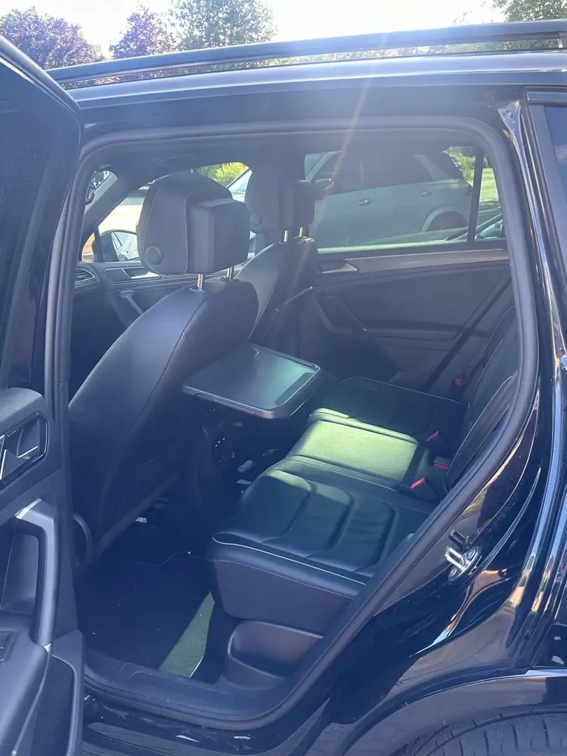 Volkswagen Tiguan 2.0 TDI SCR 4Motion DSG ZO SNEL MOGELIJK WEG Zwart - 2