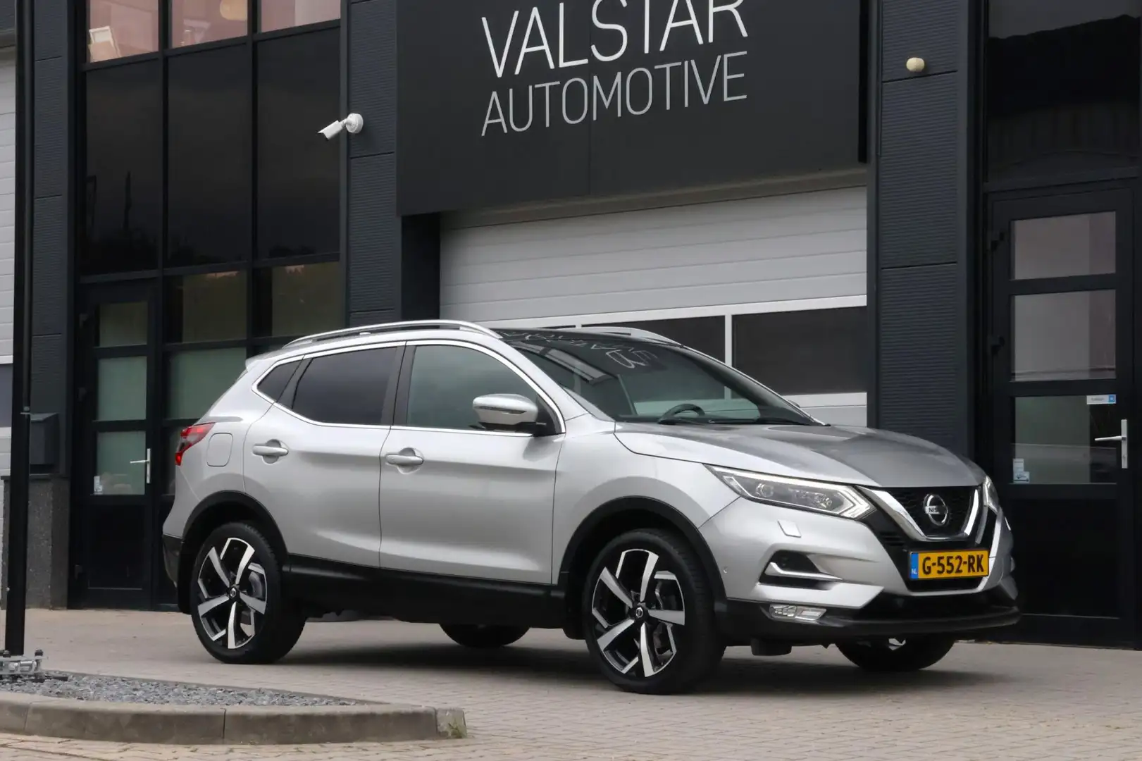 Nissan Qashqai 1.3 DIG-T Tekna + | Panorama| Leder | Zeer luxe! Grijs - 1