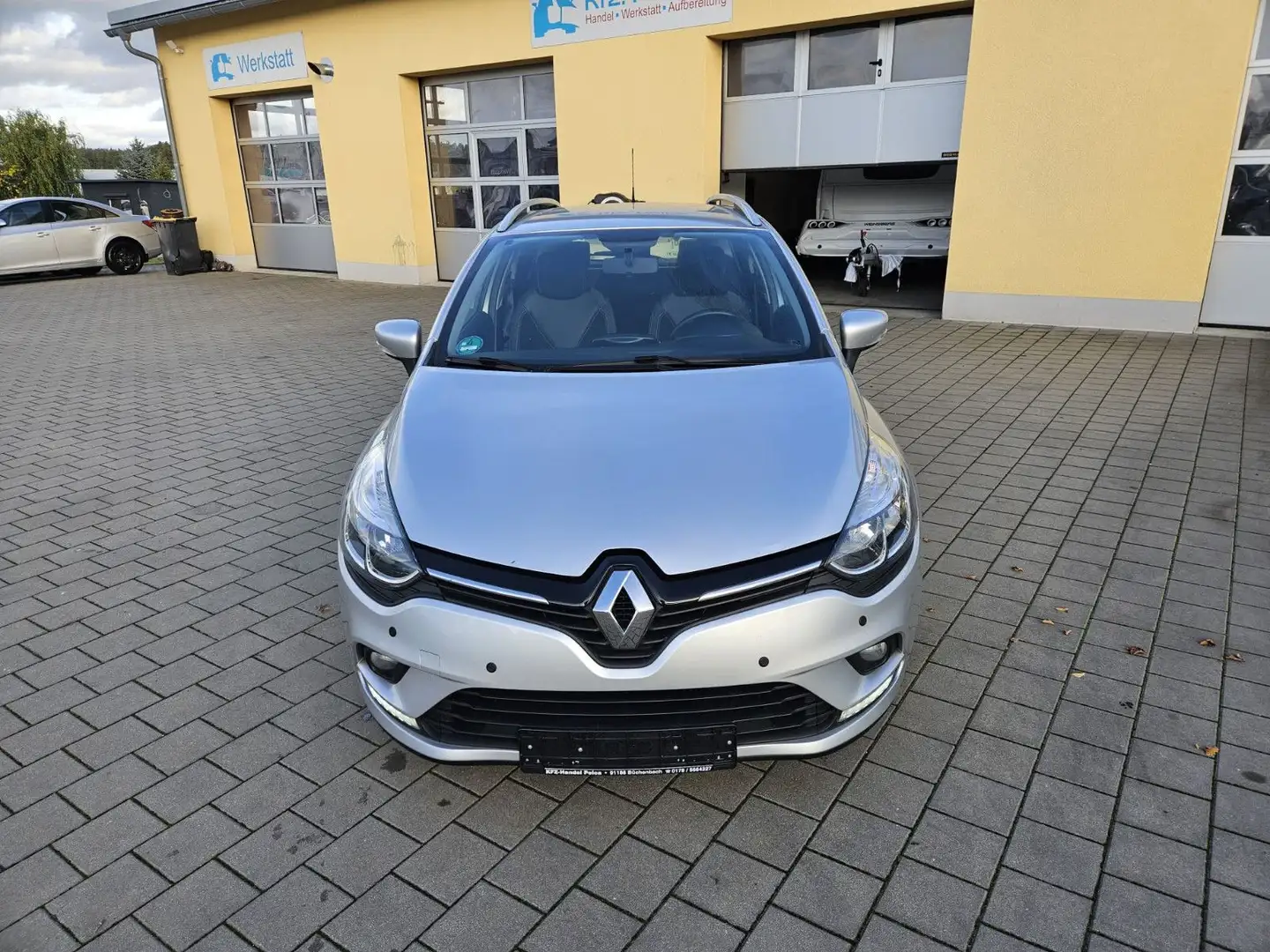 Renault Clio IV Grandtour Limited 1,5 dci*1Hand*Navi*PDC Grau - 2