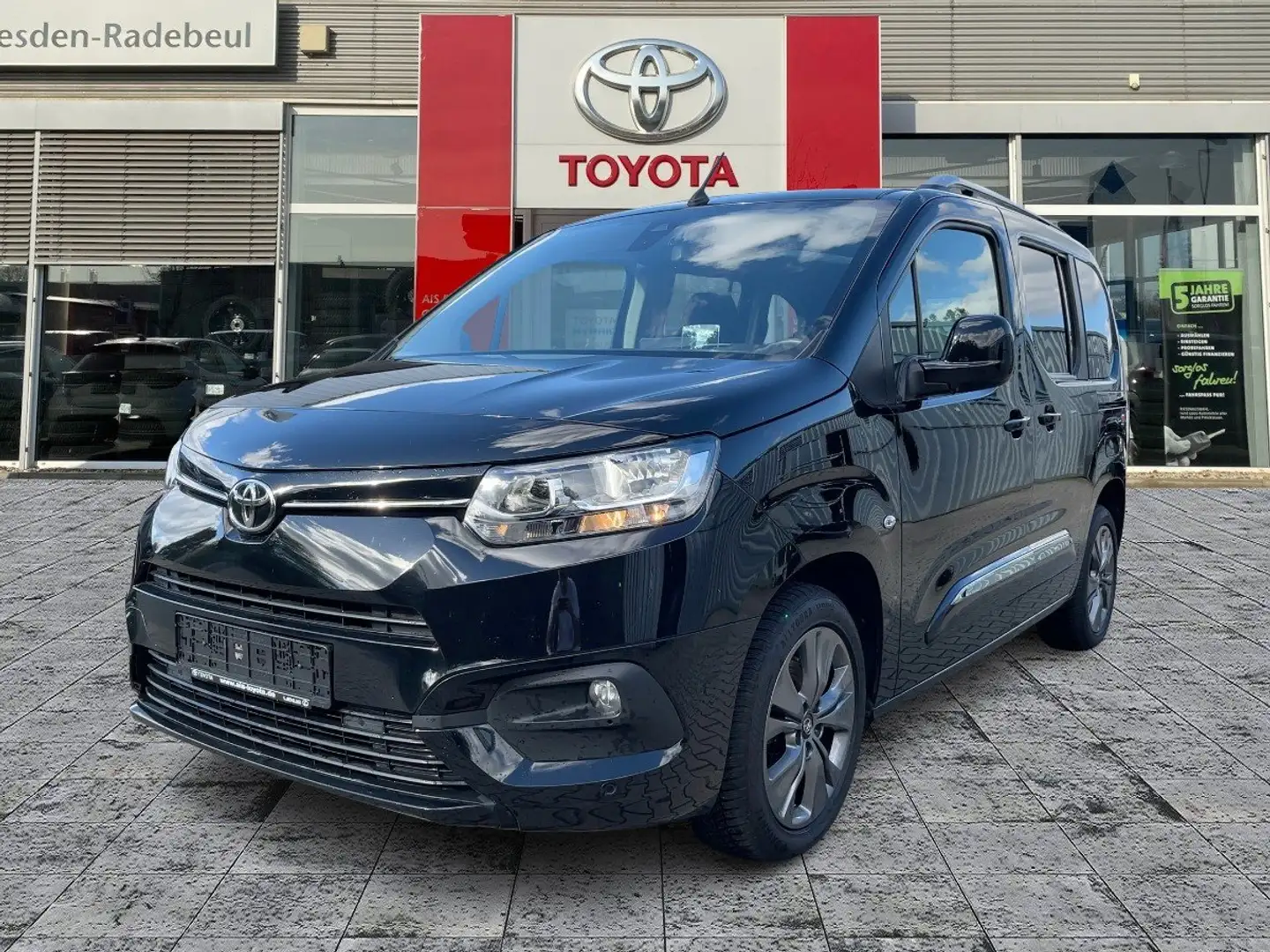 Toyota Proace City Verso 1.5 D-4D L1 Executive Pano*Navi Zwart - 2