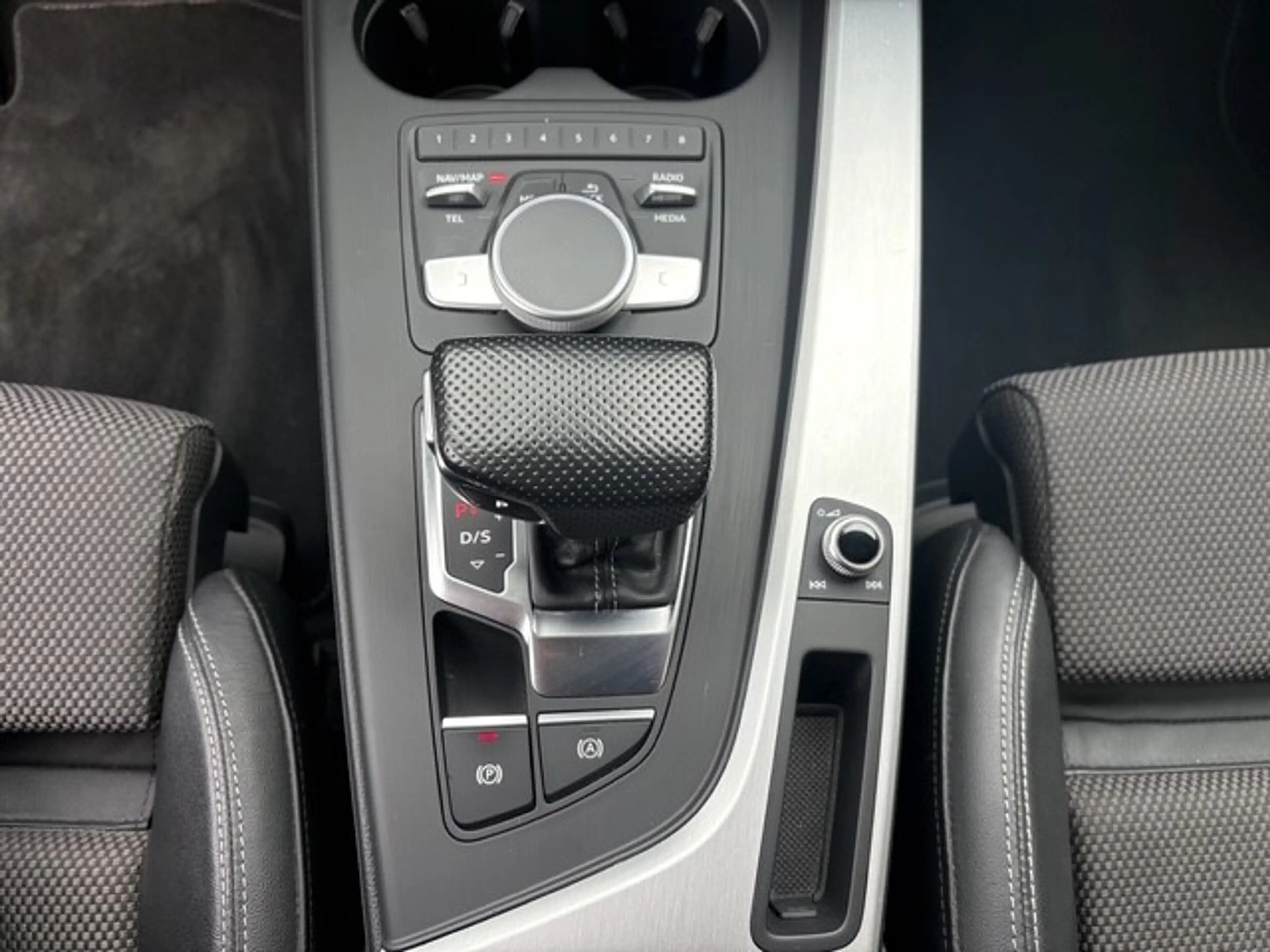 Audi A4 Avant 1.4 TFSI Sport S line black edition | Navi | — photo 14
