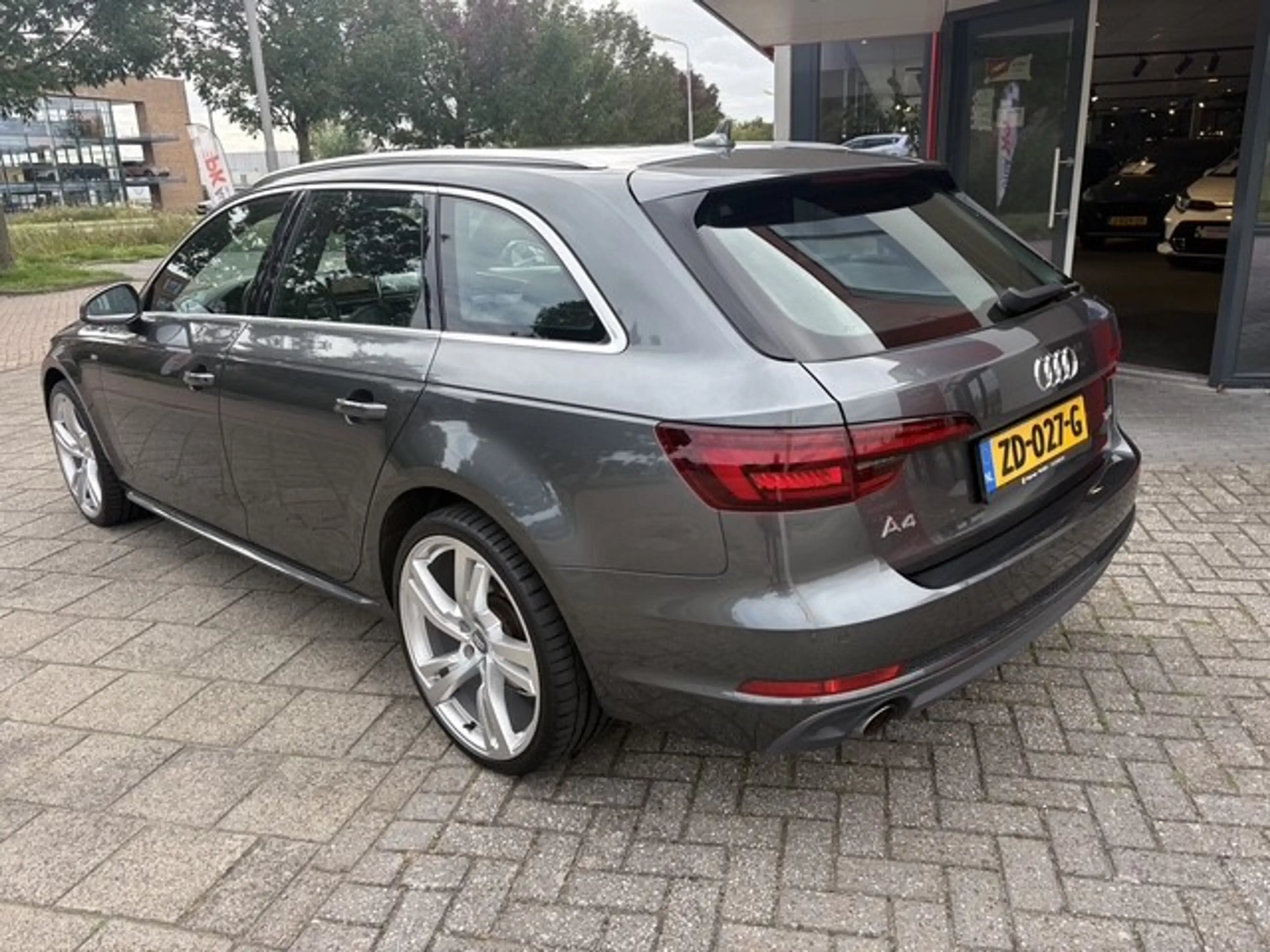 Audi A4 Avant 1.4 TFSI Sport S line black edition | Navi | — photo 2