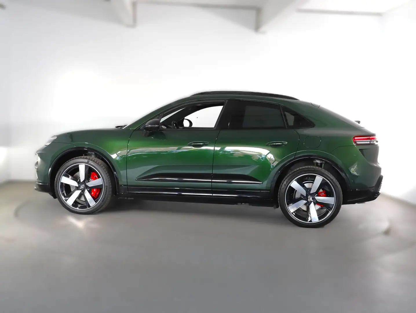 Porsche Macan Turbo Зелёный - 2