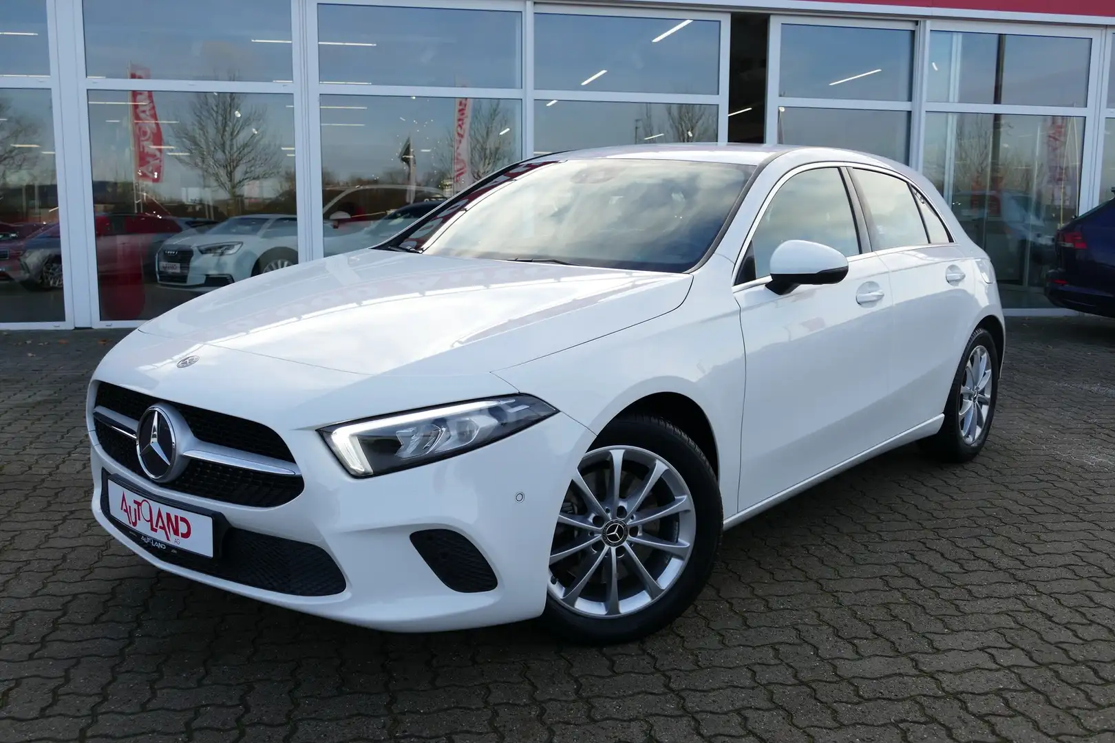 Mercedes-Benz A 220 A220 Progressive LED Navi Sitzheizung Tempomat Weiß - 2
