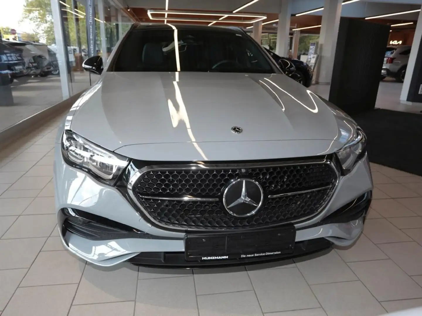 Mercedes-Benz E 300 e T AMG Night MBUX Distronic Panorama AHK Gris - 2